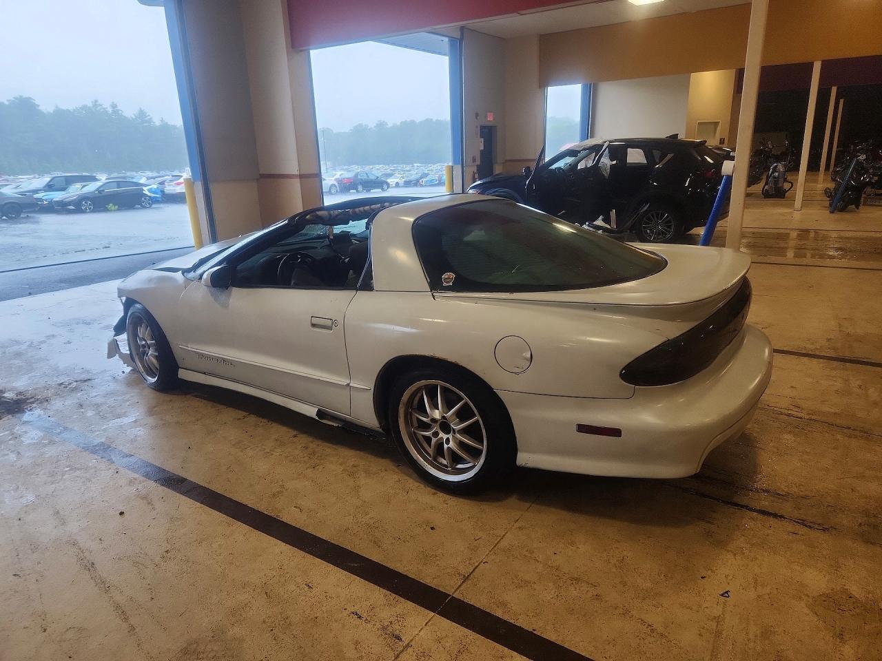 1996 Pontiac Firebird Formula White vin: 2G2FV22P3T2203313