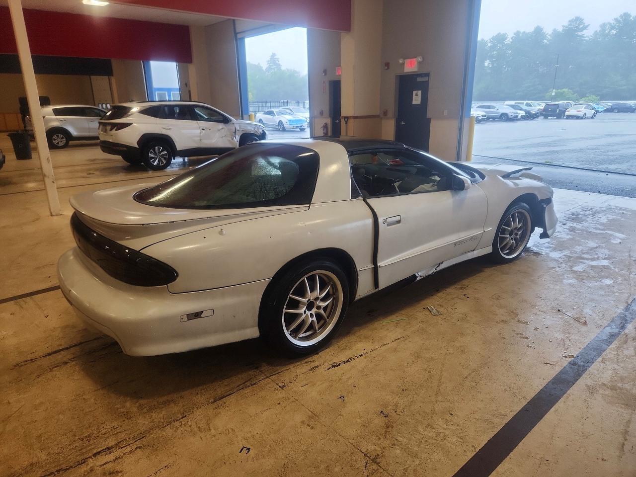1996 Pontiac Firebird Formula White vin: 2G2FV22P3T2203313