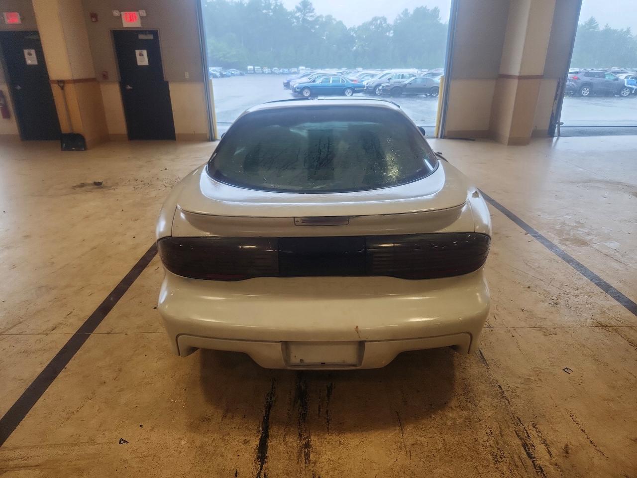 1996 Pontiac Firebird Formula White vin: 2G2FV22P3T2203313