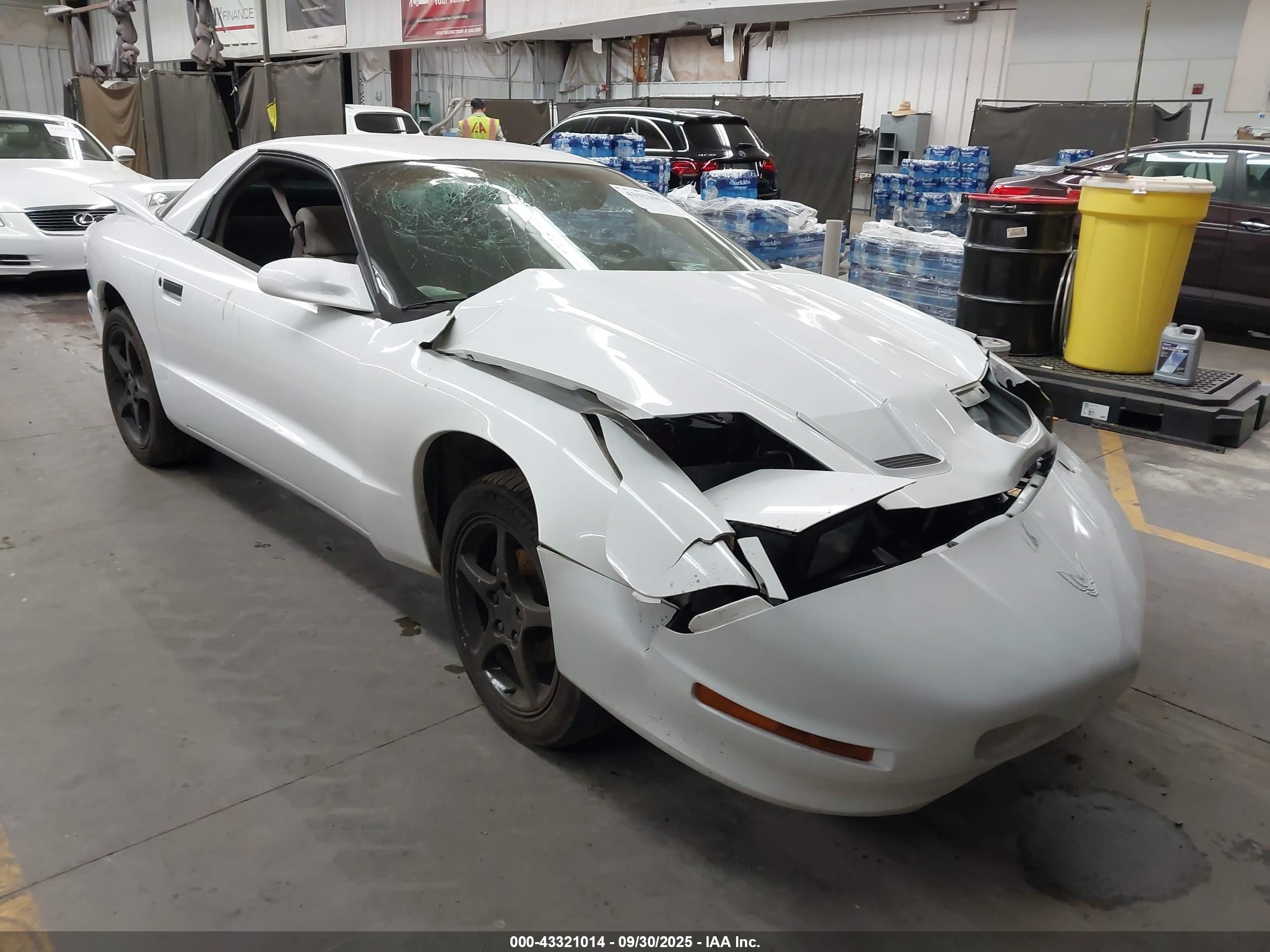 1997 Pontiac Firebird Formula White vin: 2G2FV22P7V2210817