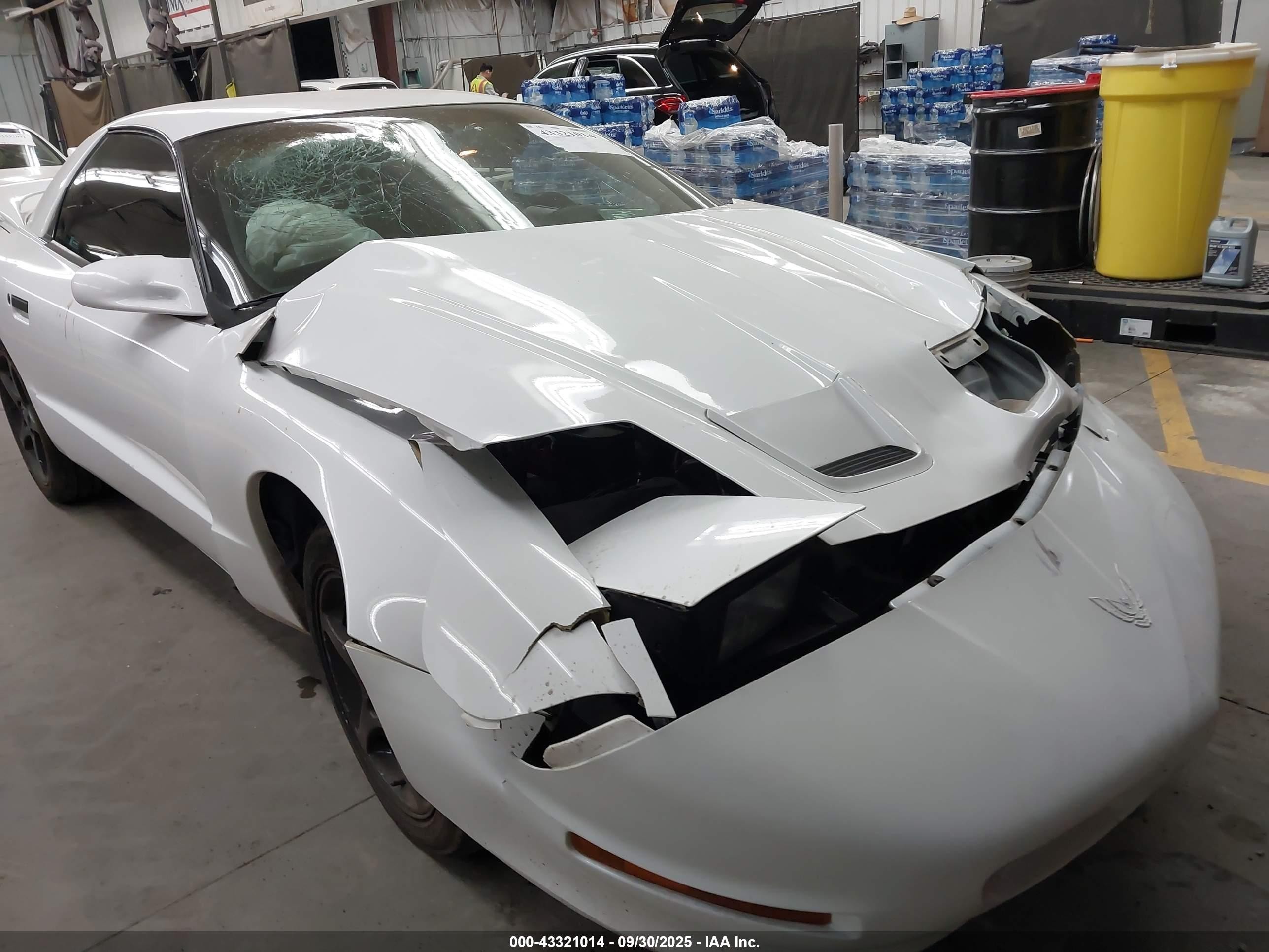 1997 Pontiac Firebird Formula White vin: 2G2FV22P7V2210817
