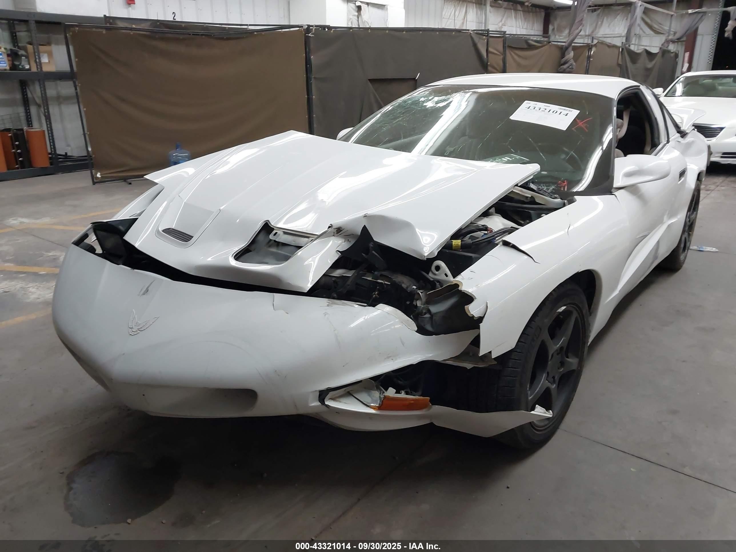 1997 Pontiac Firebird Formula White vin: 2G2FV22P7V2210817