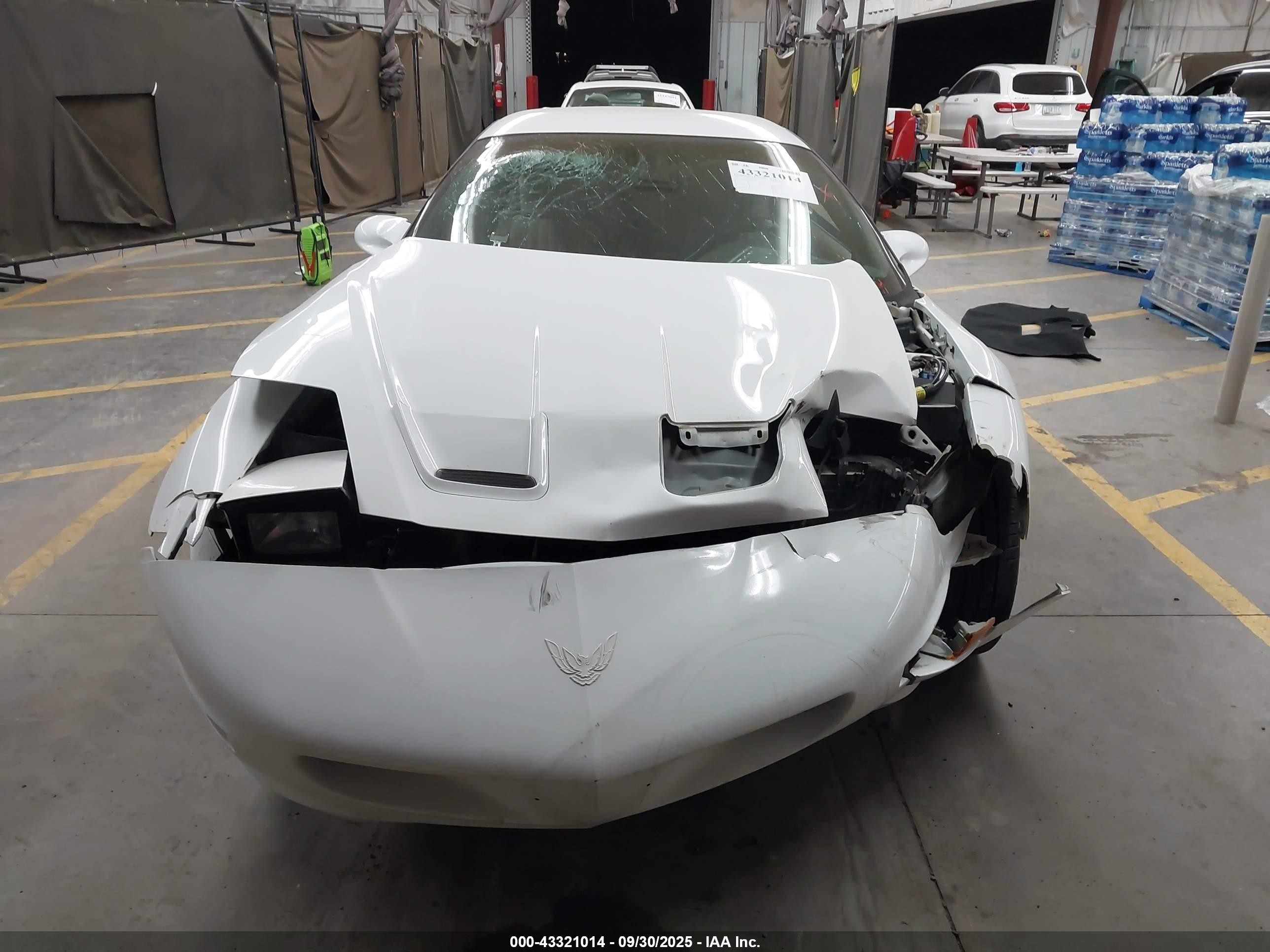1997 Pontiac Firebird Formula White vin: 2G2FV22P7V2210817
