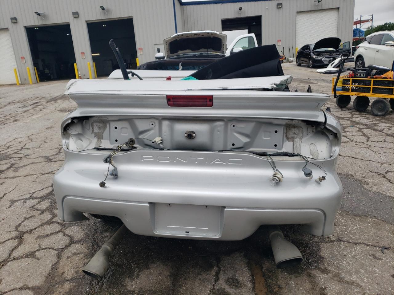 2000 Pontiac Firebird Trans Am Silver vin: 2G2FV32G7Y2171138