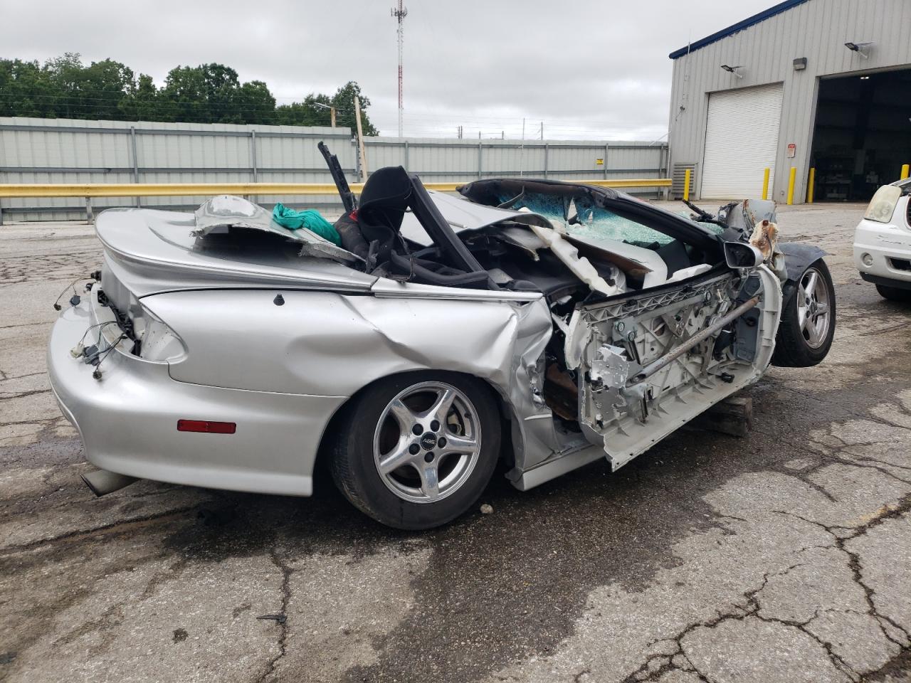 2000 Pontiac Firebird Trans Am Silver vin: 2G2FV32G7Y2171138