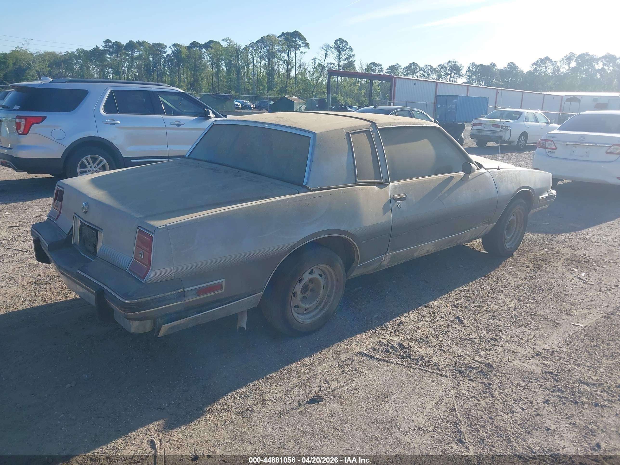 1987 Pontiac Grand Prix   Silver vin: 2G2GJ11A7H2206066
