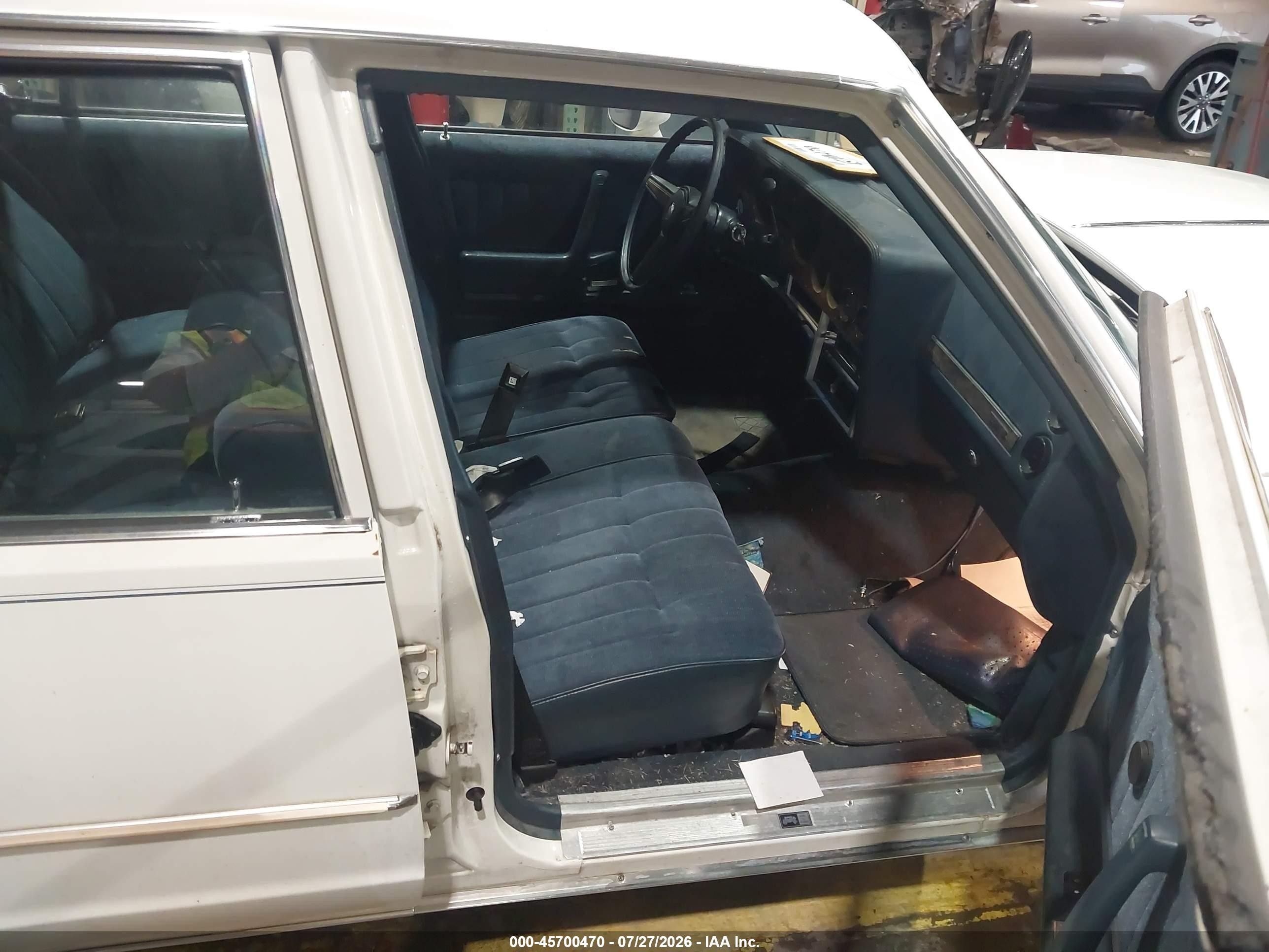 1986 Pontiac Bonneville   White vin: 2G2GN69A7G2283024