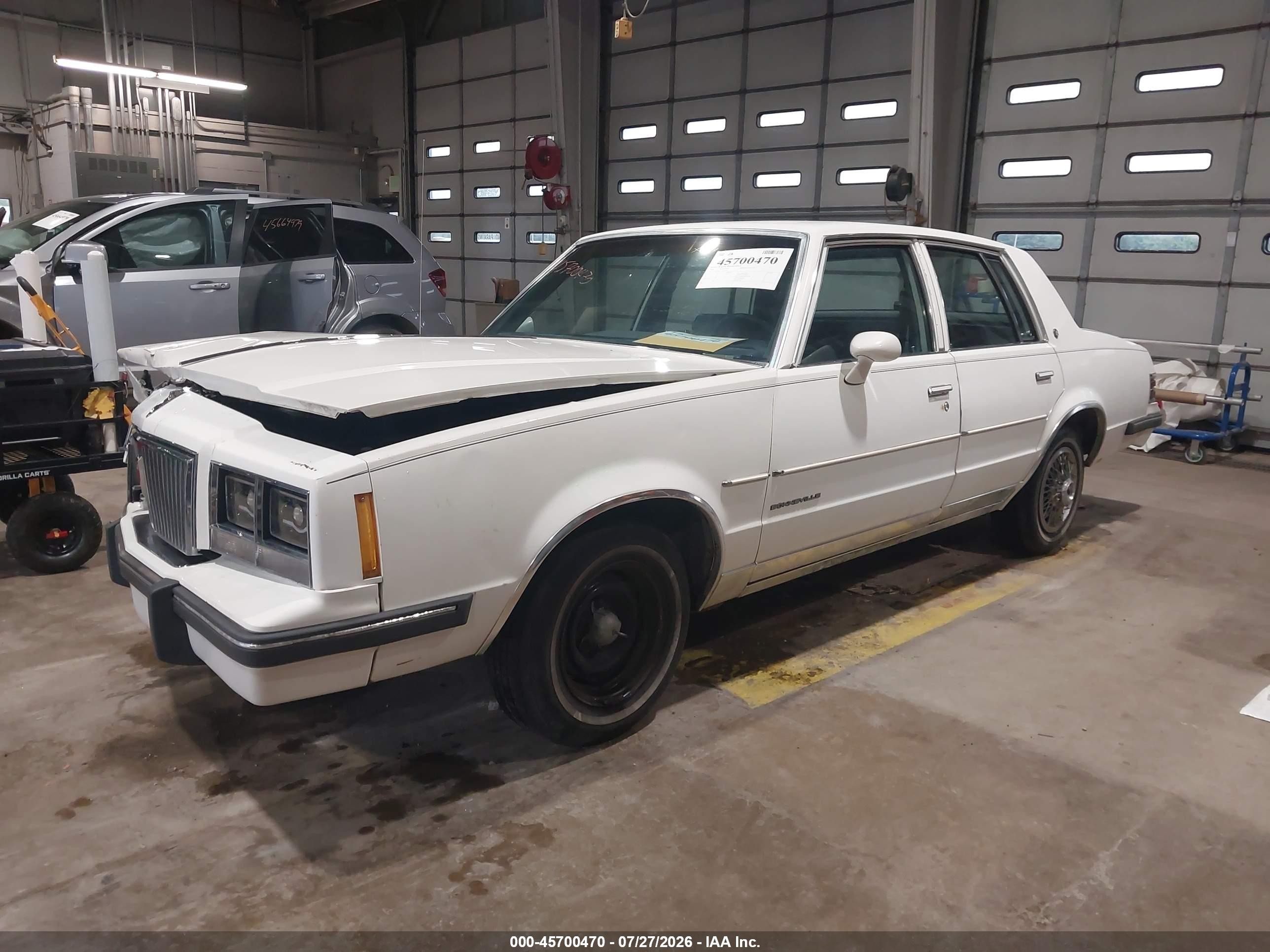 1986 Pontiac Bonneville   White vin: 2G2GN69A7G2283024
