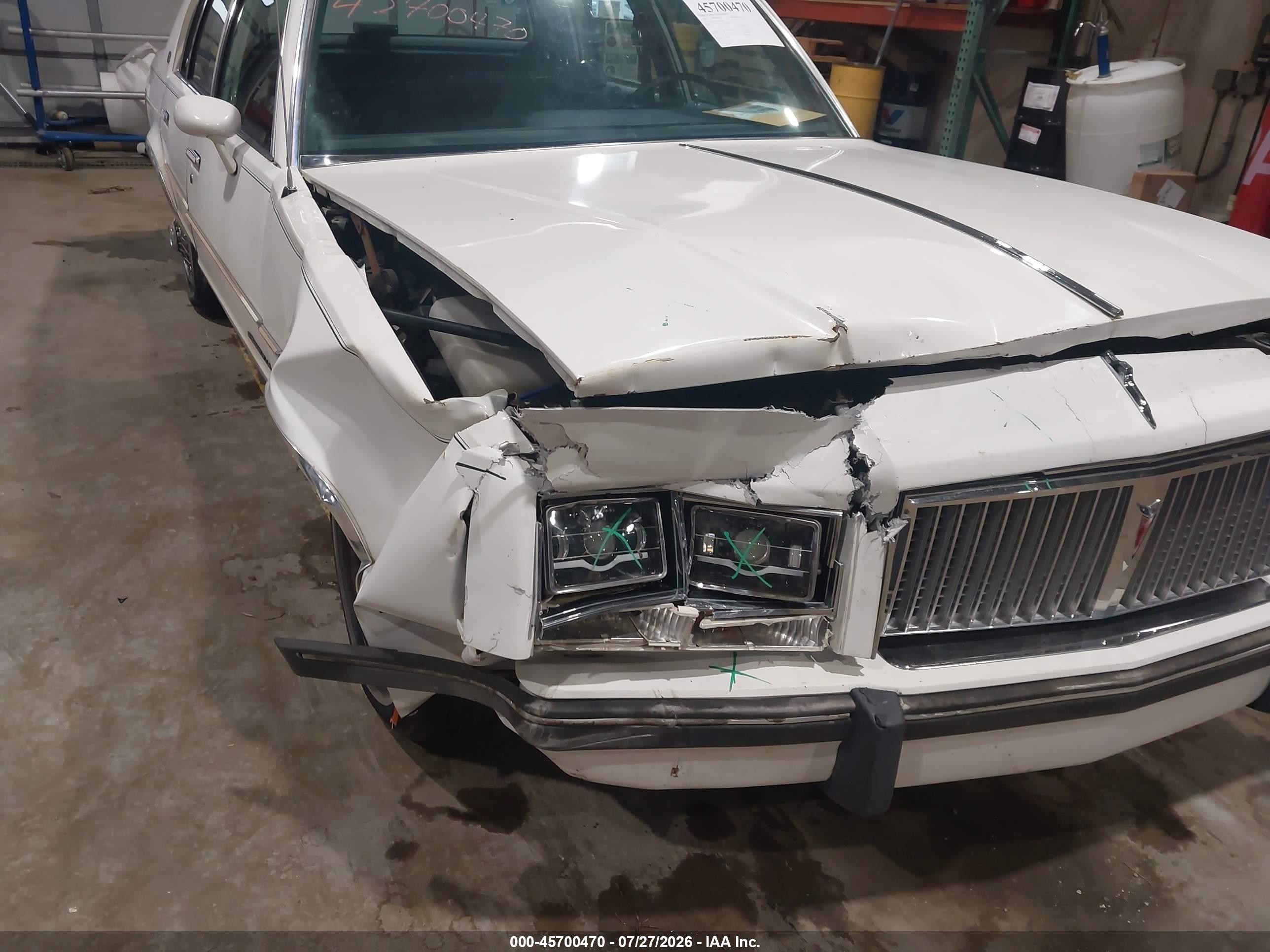 1986 Pontiac Bonneville   White vin: 2G2GN69A7G2283024