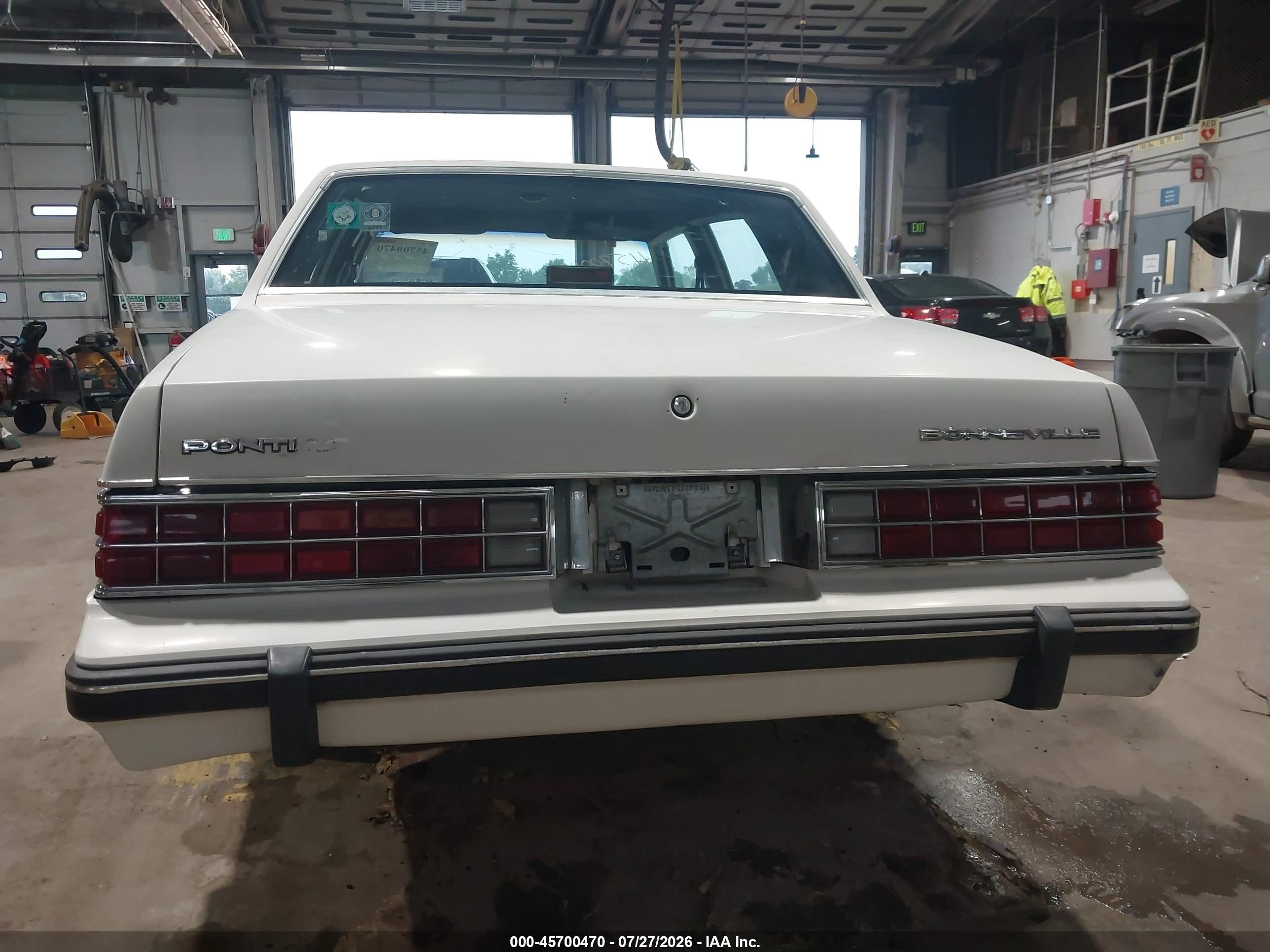 1986 Pontiac Bonneville   White vin: 2G2GN69A7G2283024