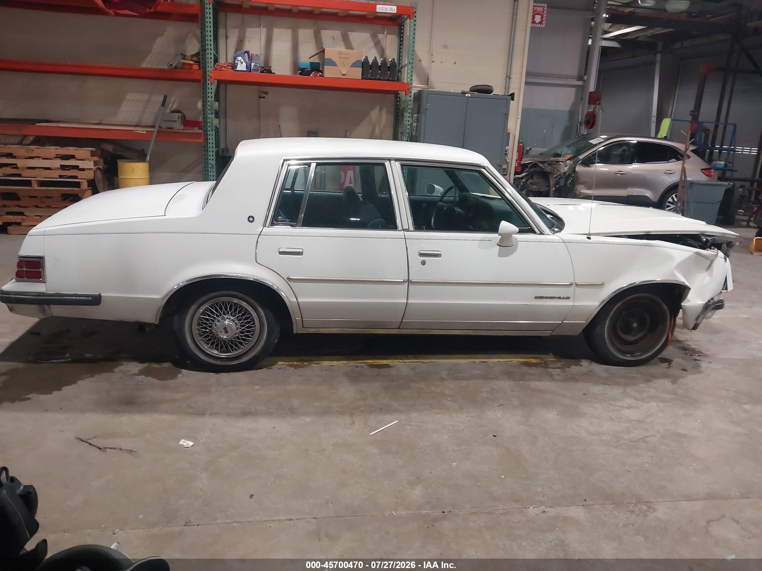 1986 Pontiac Bonneville   White vin: 2G2GN69A7G2283024