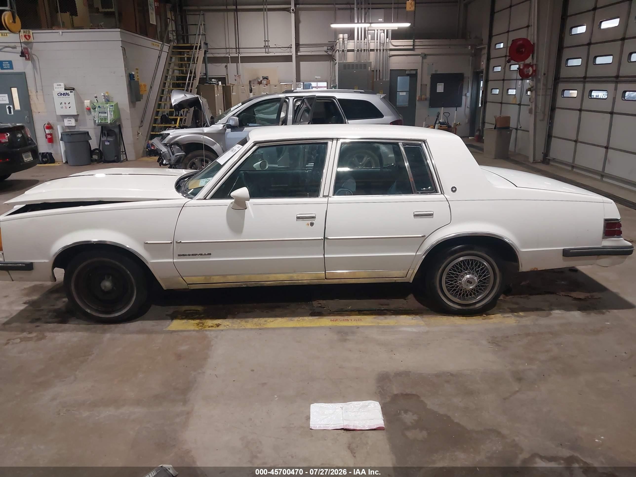 1986 Pontiac Bonneville   White vin: 2G2GN69A7G2283024