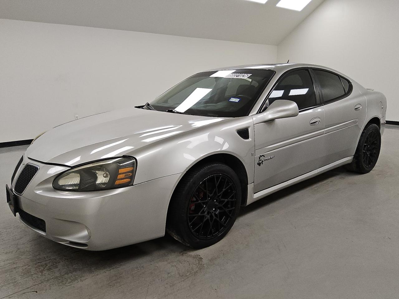 2008 Pontiac Grand Prix Gxp Gray vin: 2G2WC55C081114733 Damage: Left Front Tire, Worn, Replacement Required