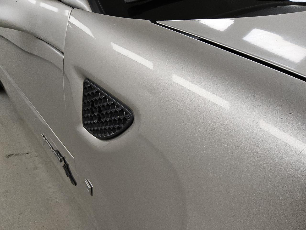 2008 Pontiac Grand Prix Gxp Gray vin: 2G2WC55C081114733 Damage: Right Front Fender, Dent(S) W/ Paint Dmg, 3 To 4 Inches