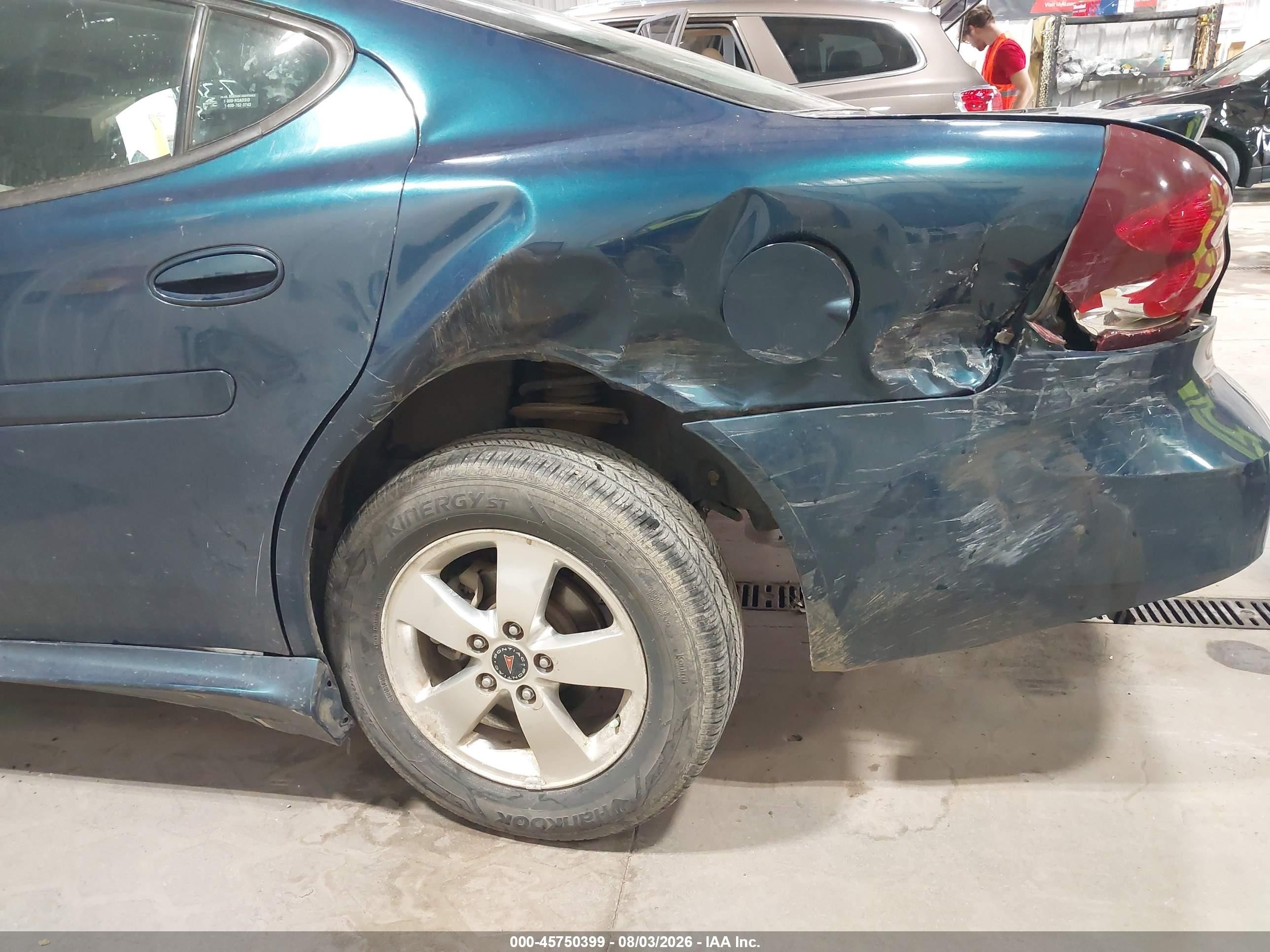 2005 Pontiac Grand Prix   Blue vin: 2G2WP522051209319