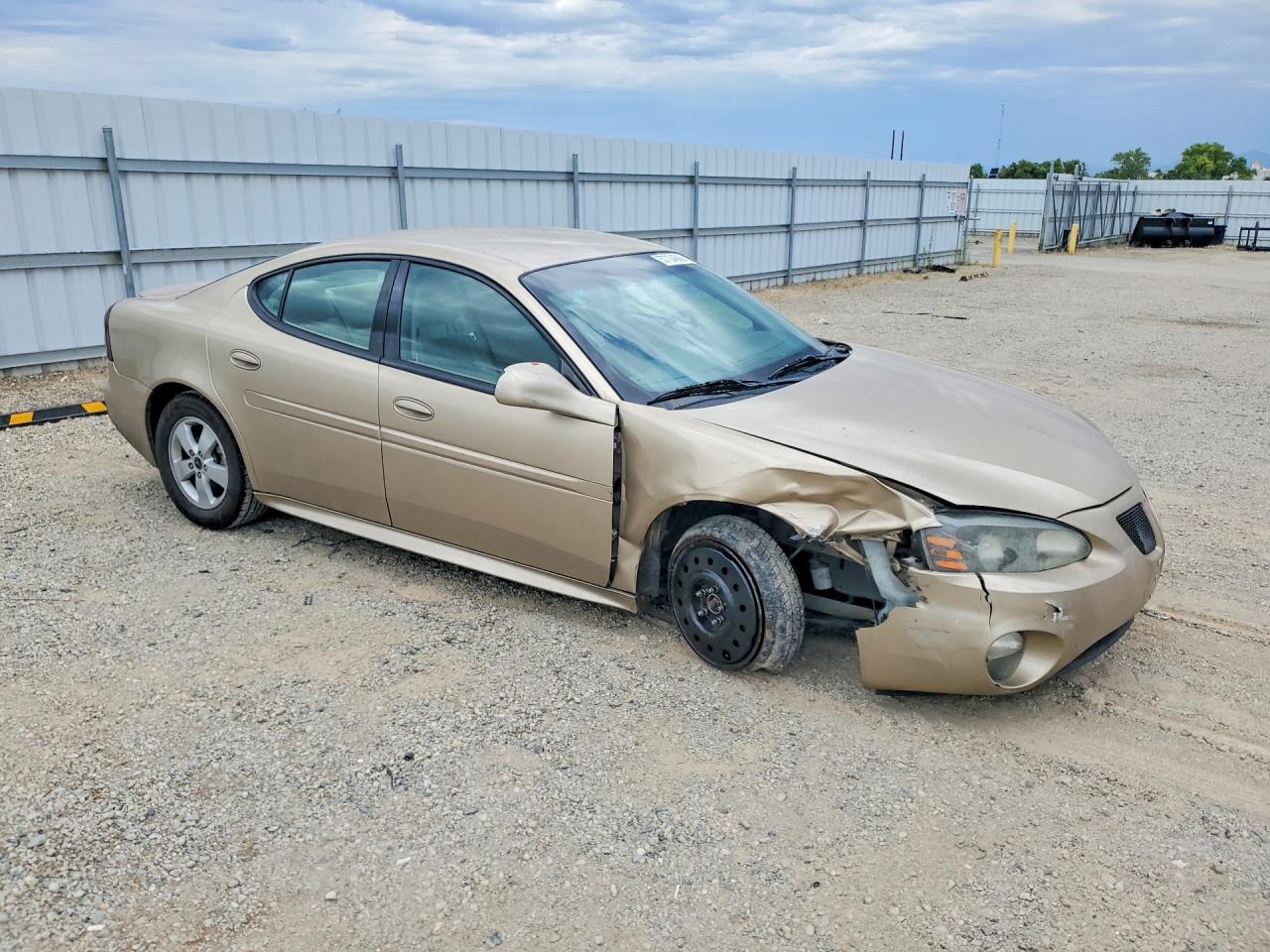 2005 Pontiac Grand Prix Beige vin: 2G2WP522151203366
