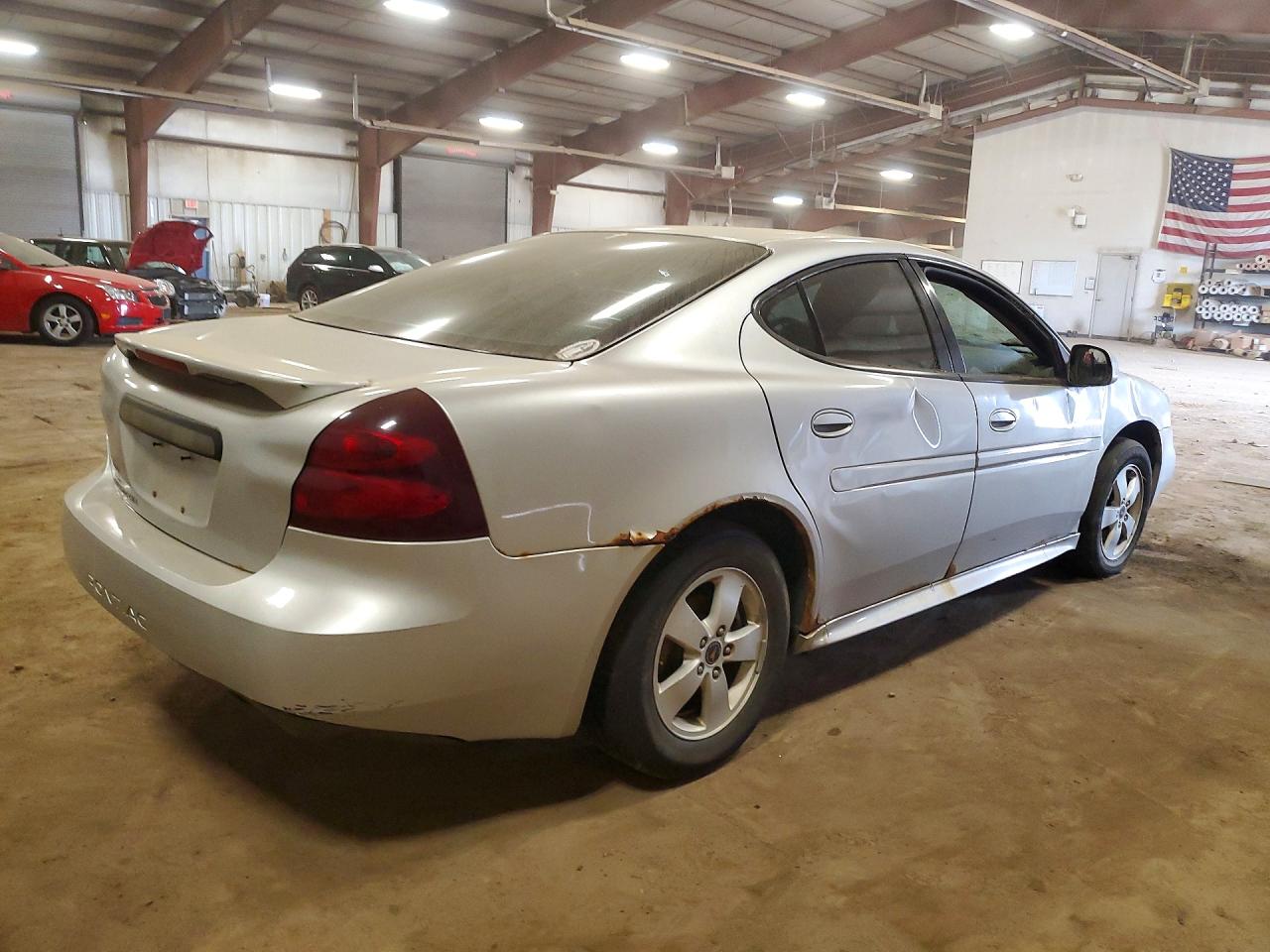 2005 Pontiac Grand Prix Silver vin: 2G2WP522151318758