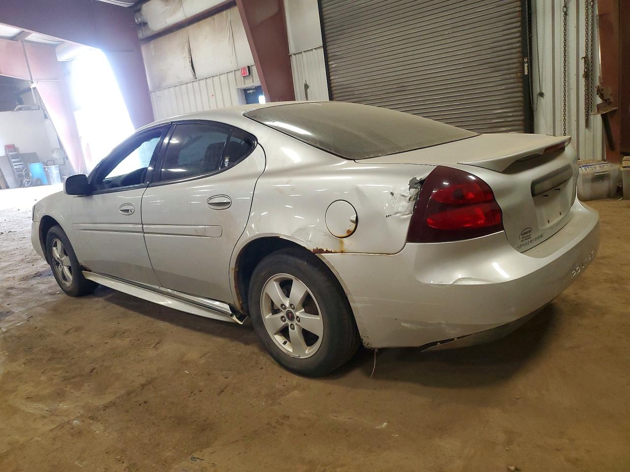 2005 Pontiac Grand Prix Silver vin: 2G2WP522151318758