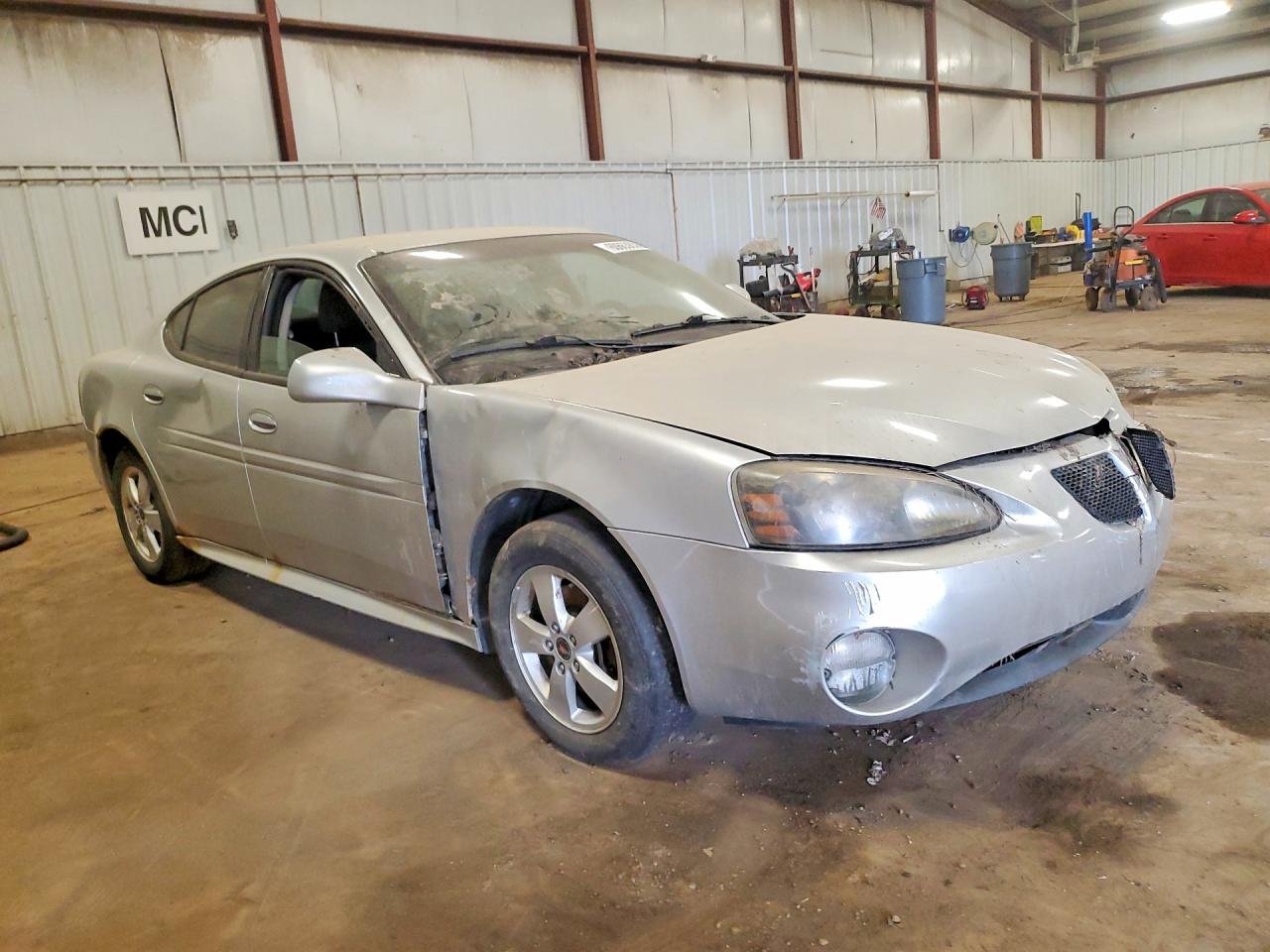 2005 Pontiac Grand Prix Silver vin: 2G2WP522151318758
