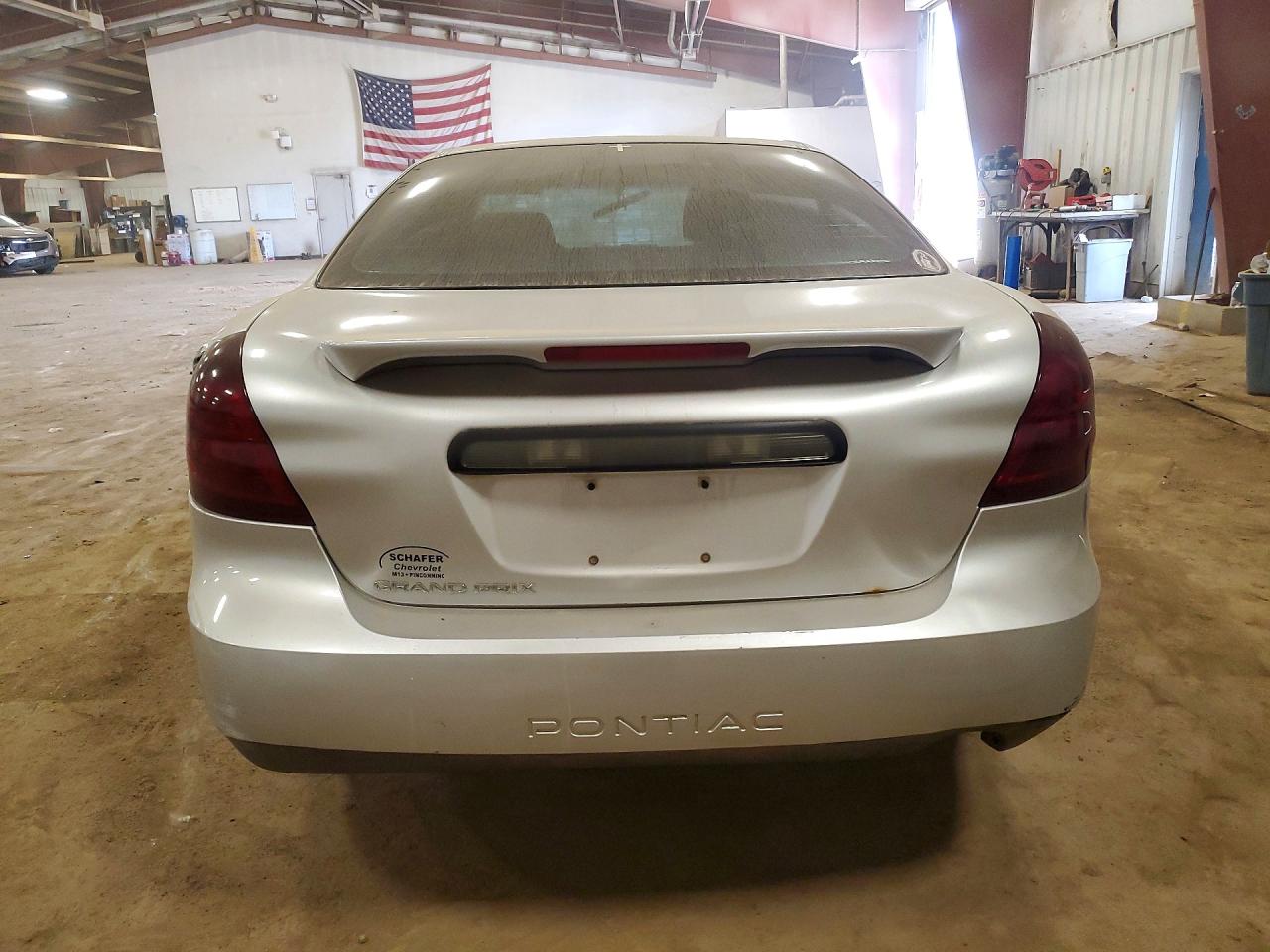 2005 Pontiac Grand Prix Silver vin: 2G2WP522151318758