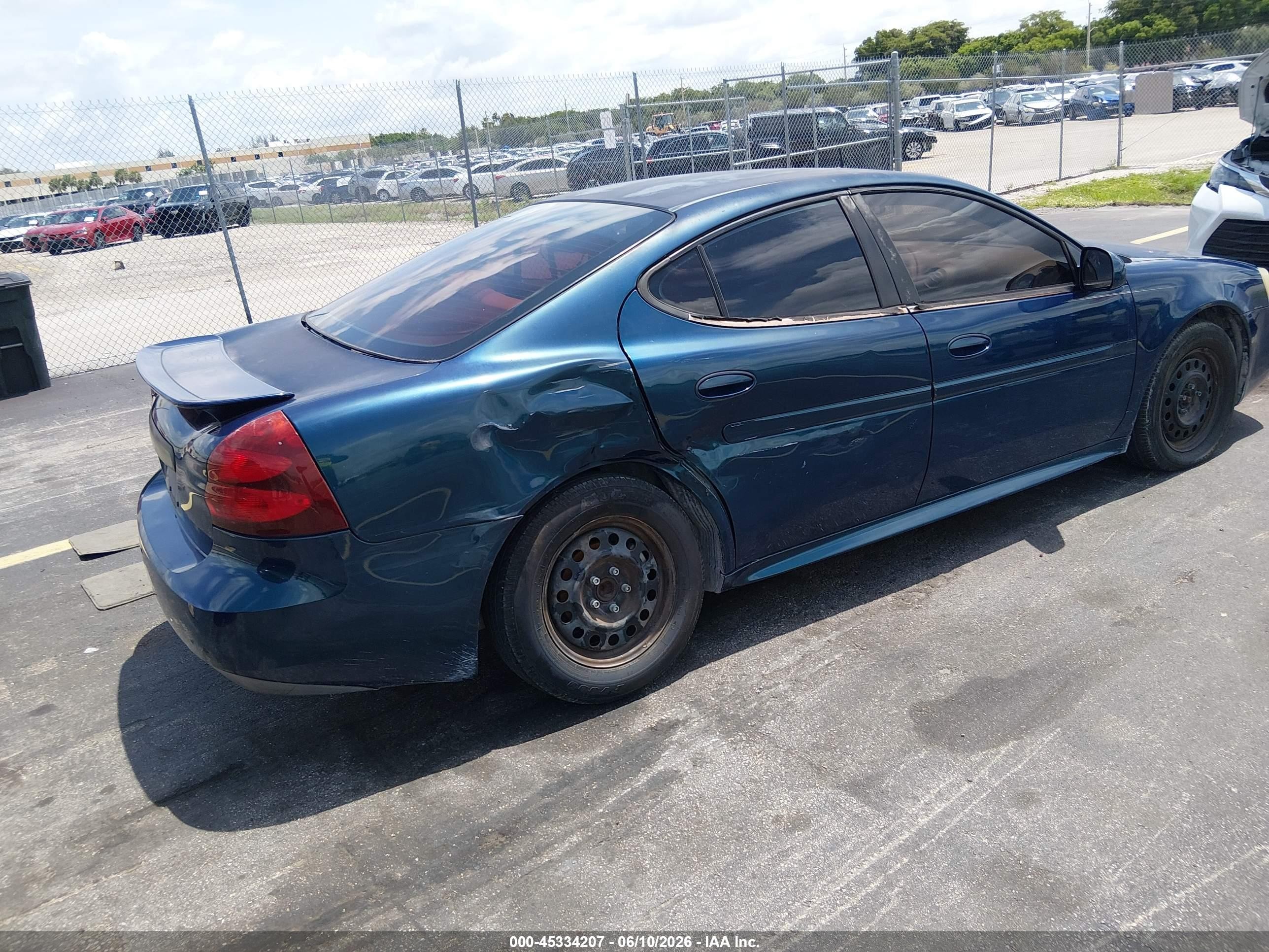 2005 Pontiac Grand Prix   Blue vin: 2G2WP522151355681