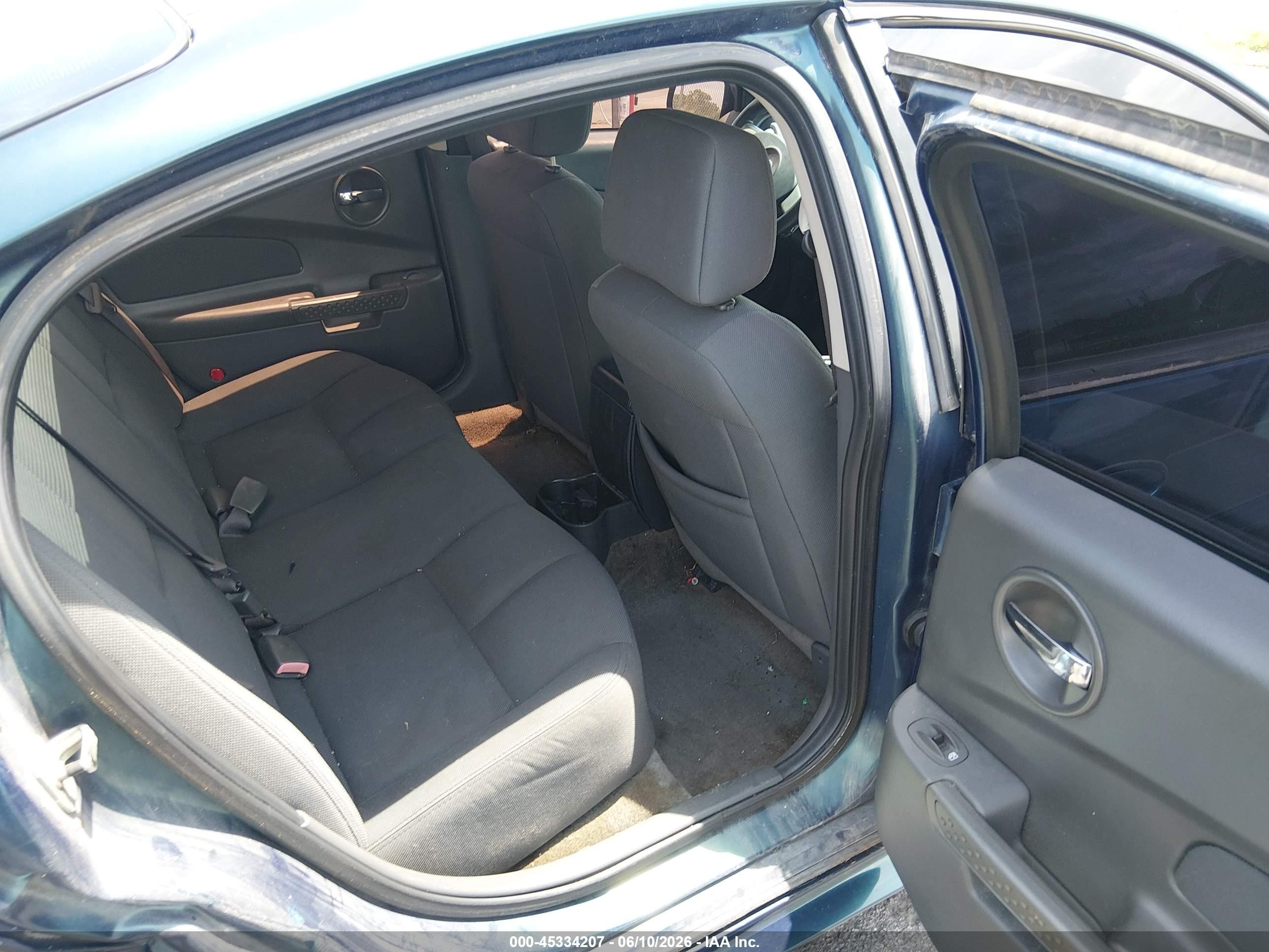 2005 Pontiac Grand Prix   Blue vin: 2G2WP522151355681