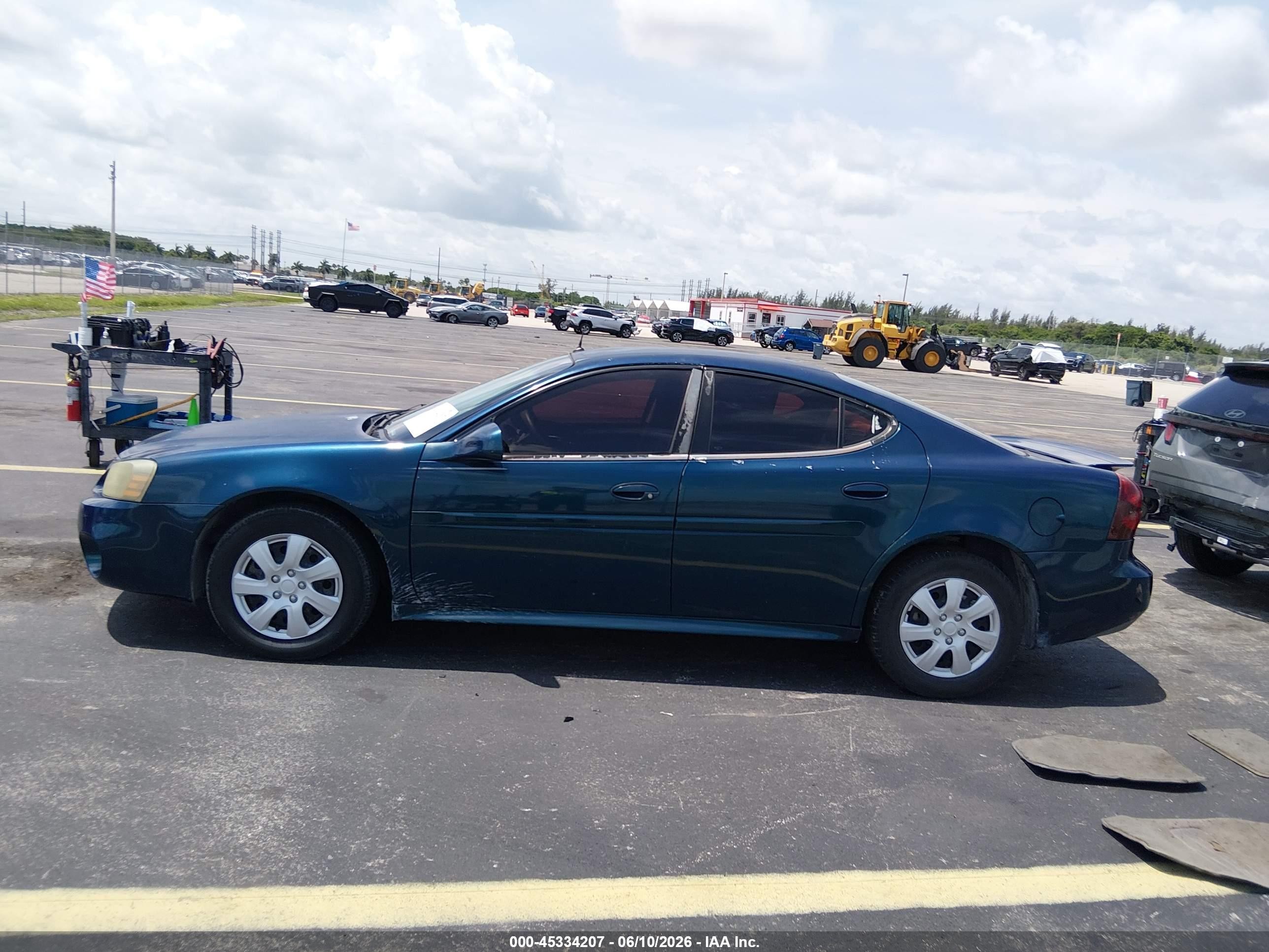 2005 Pontiac Grand Prix   Blue vin: 2G2WP522151355681