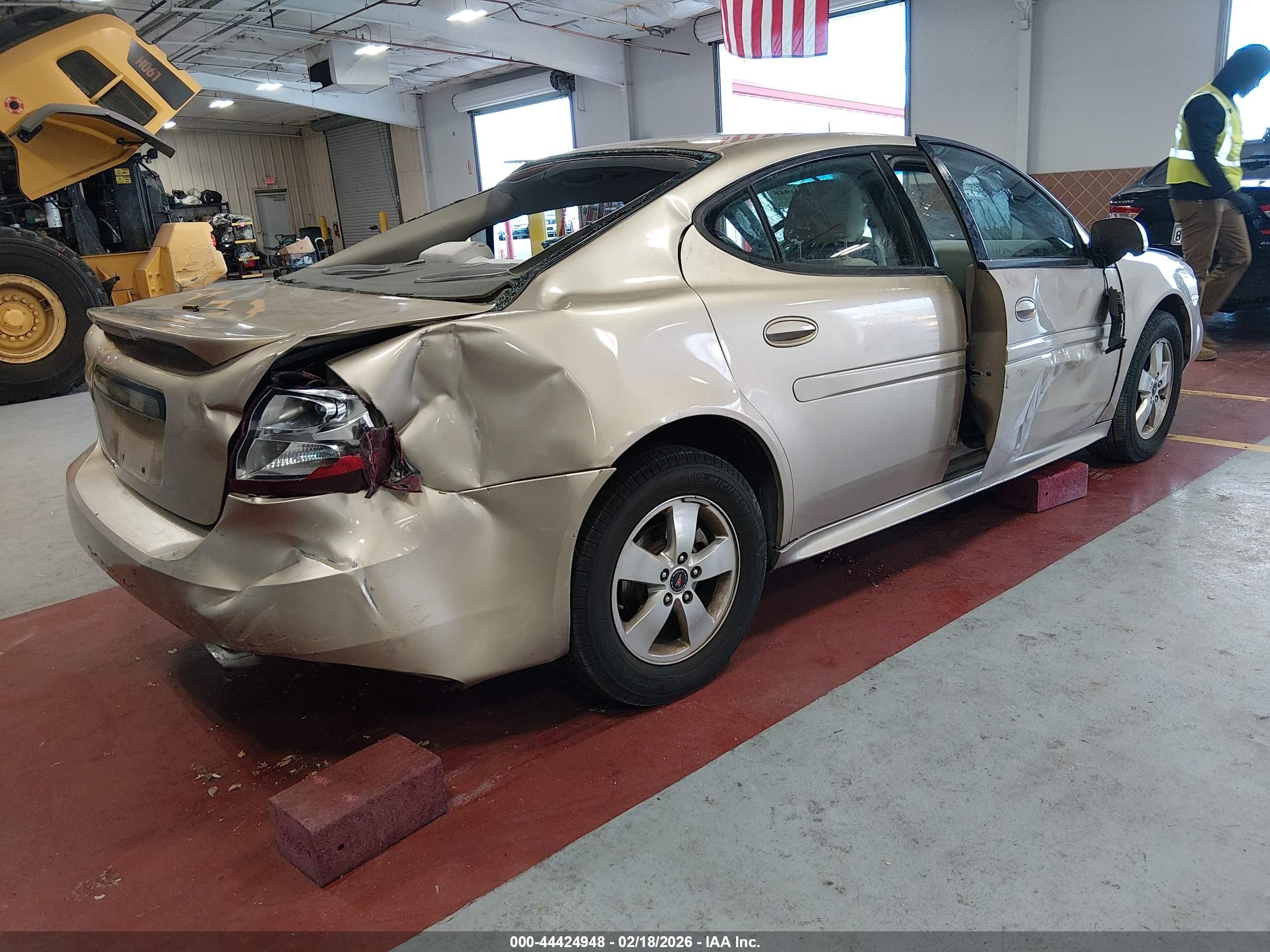 2005 Pontiac Grand Prix   Gold vin: 2G2WP522451195182