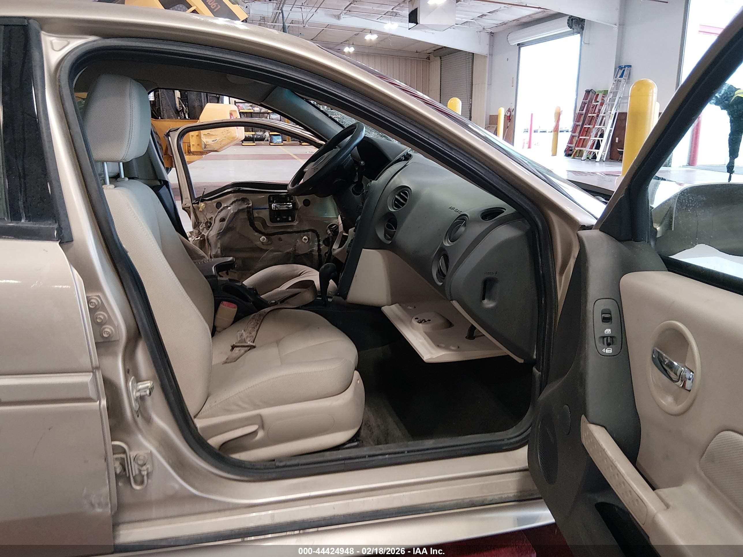 2005 Pontiac Grand Prix   Gold vin: 2G2WP522451195182