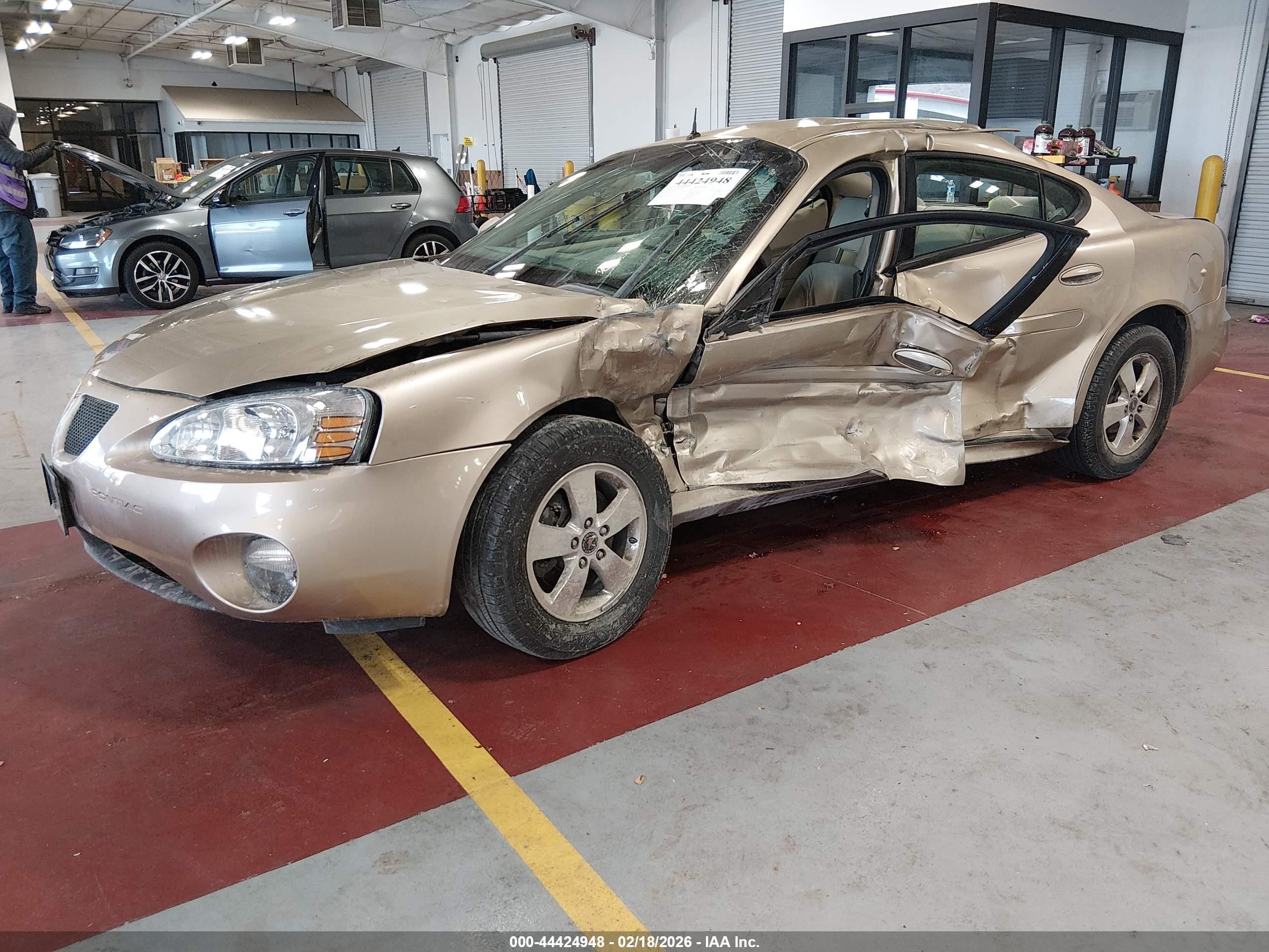 2005 Pontiac Grand Prix   Gold vin: 2G2WP522451195182