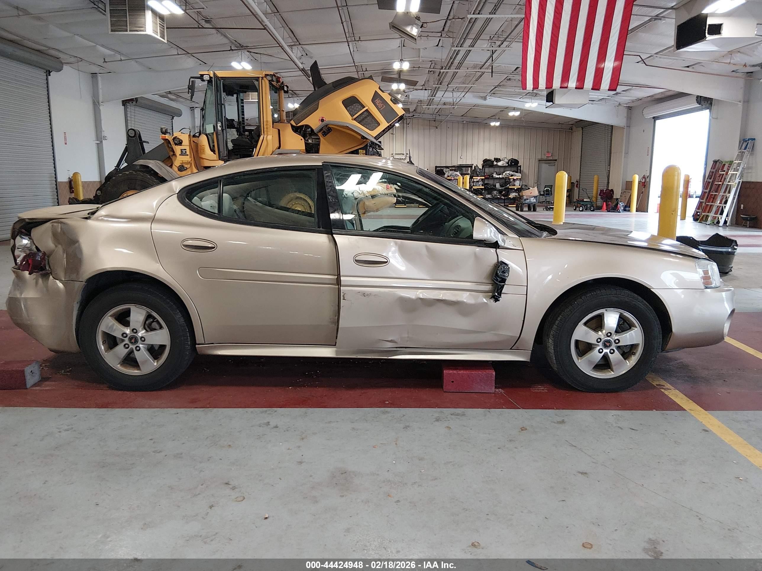 2005 Pontiac Grand Prix   Gold vin: 2G2WP522451195182