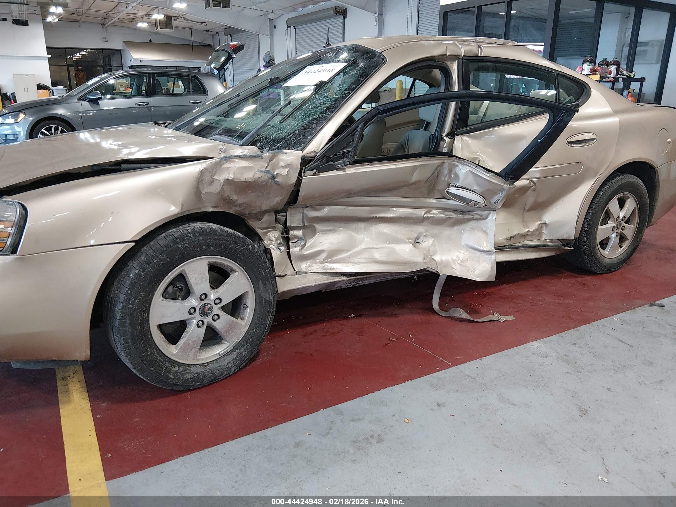 2005 Pontiac Grand Prix   Gold vin: 2G2WP522451195182