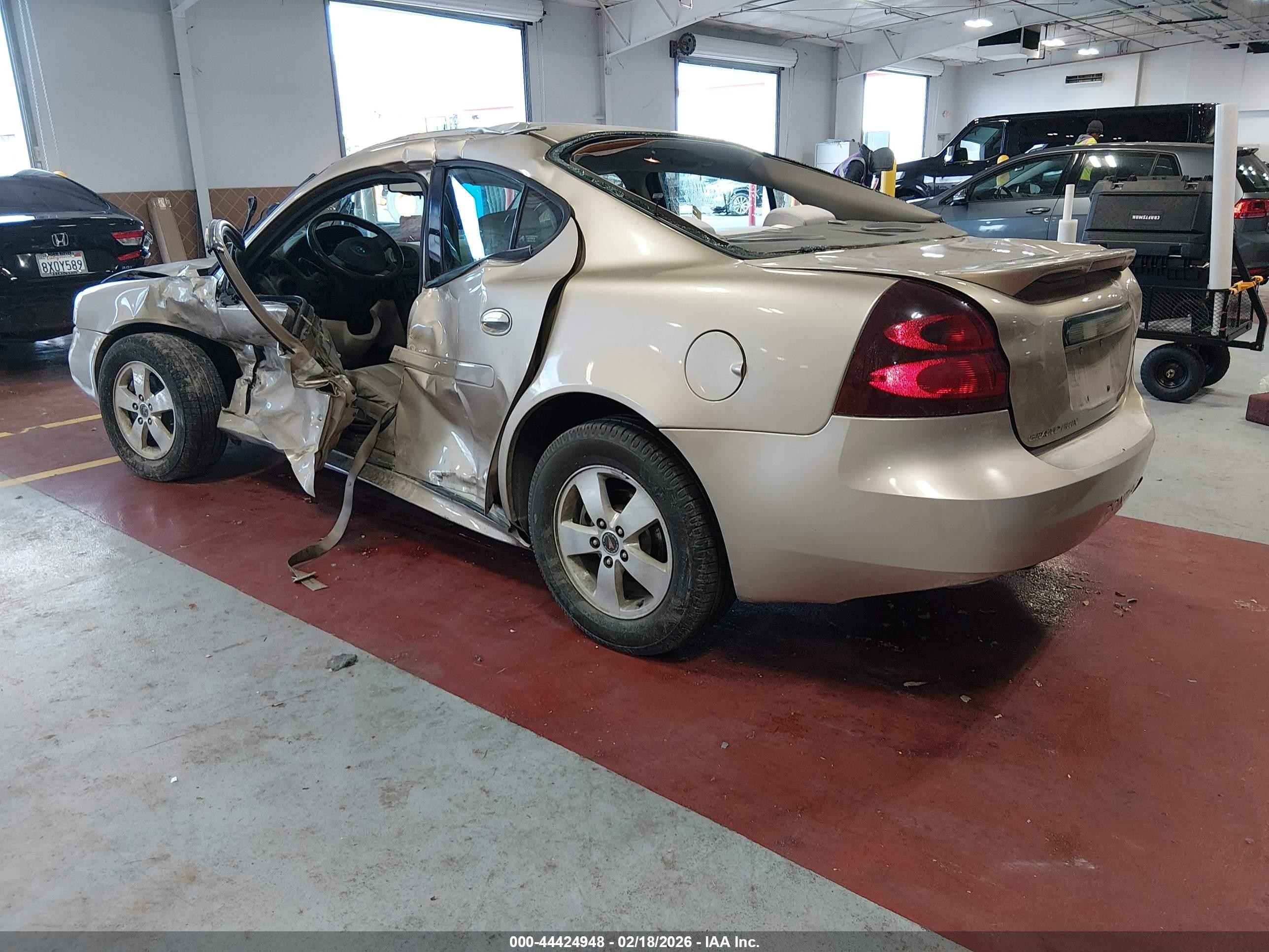 2005 Pontiac Grand Prix   Gold vin: 2G2WP522451195182