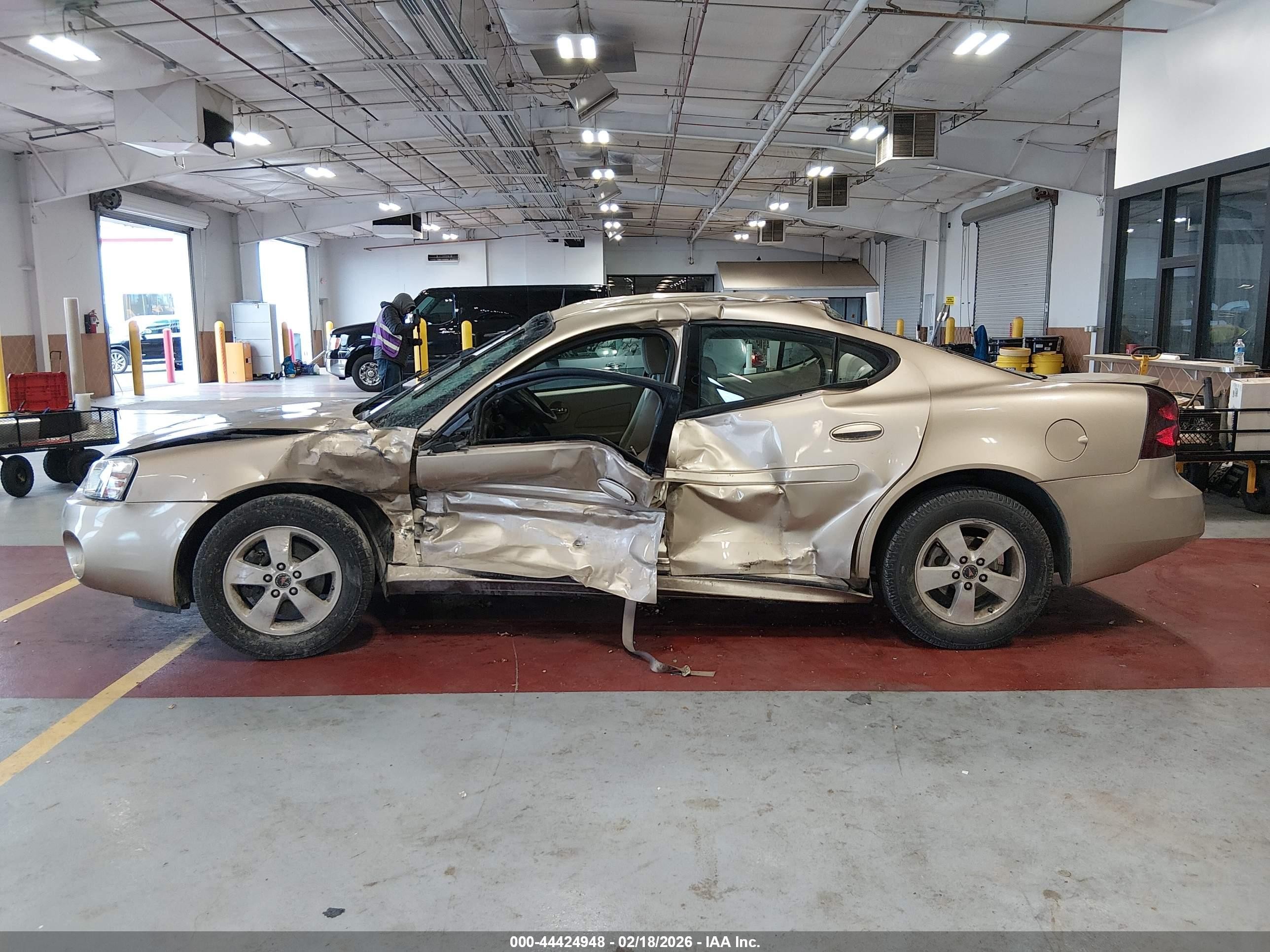 2005 Pontiac Grand Prix   Gold vin: 2G2WP522451195182
