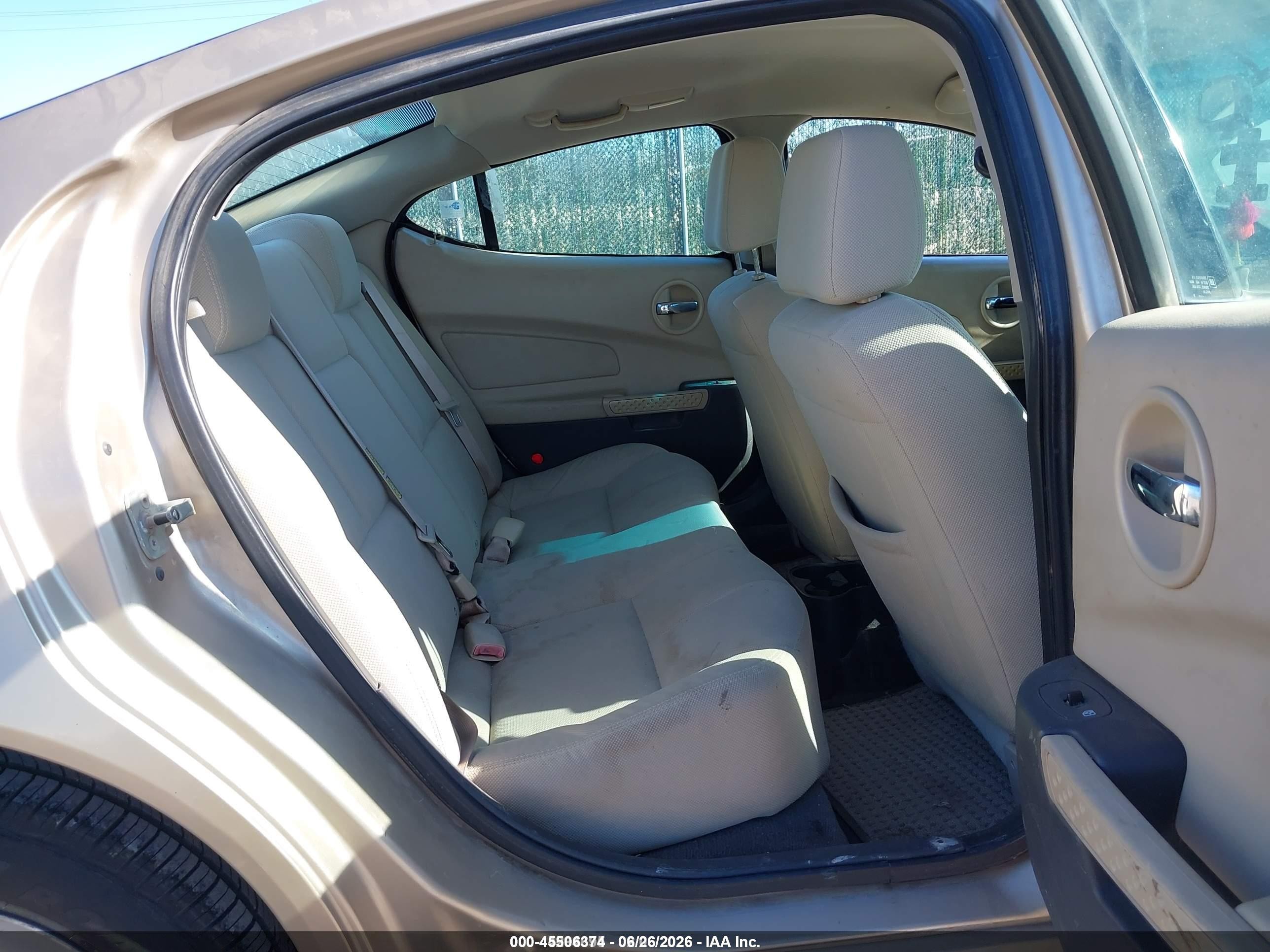 2005 Pontiac Grand Prix   Beige vin: 2G2WP522551307035