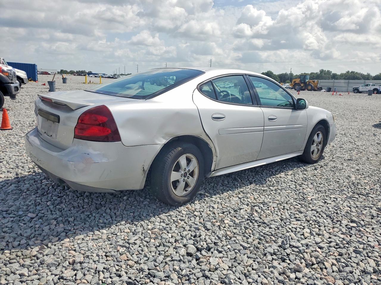 2005 Pontiac Grand Prix Серебряный vin: 2G2WP522651177931