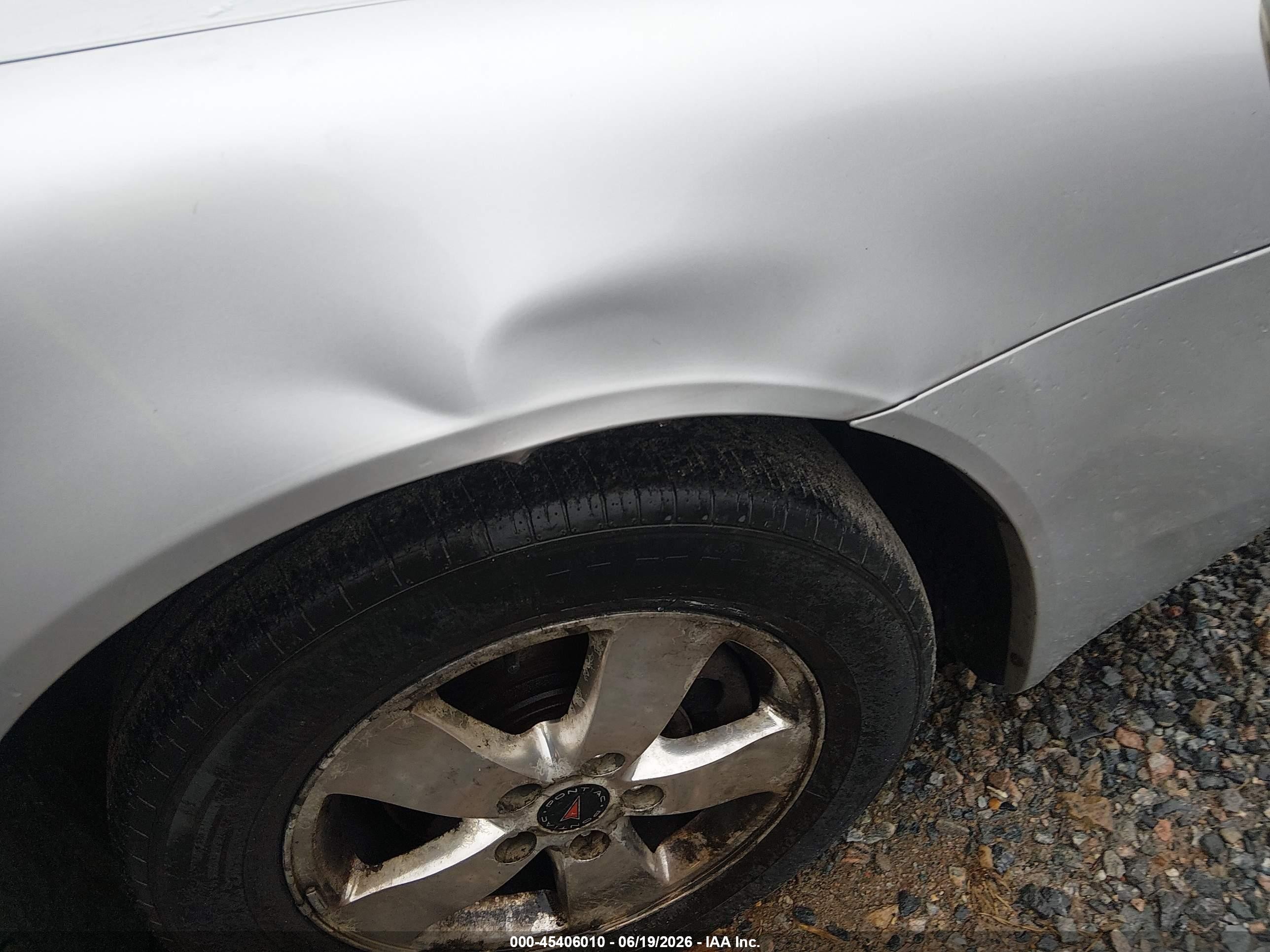 2005 Pontiac Grand Prix   Silver vin: 2G2WP522651251459