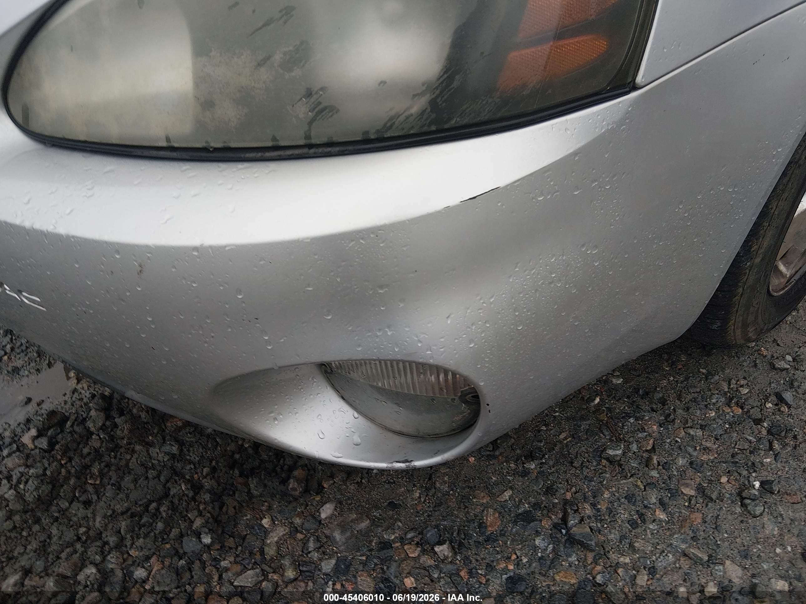 2005 Pontiac Grand Prix   Silver vin: 2G2WP522651251459