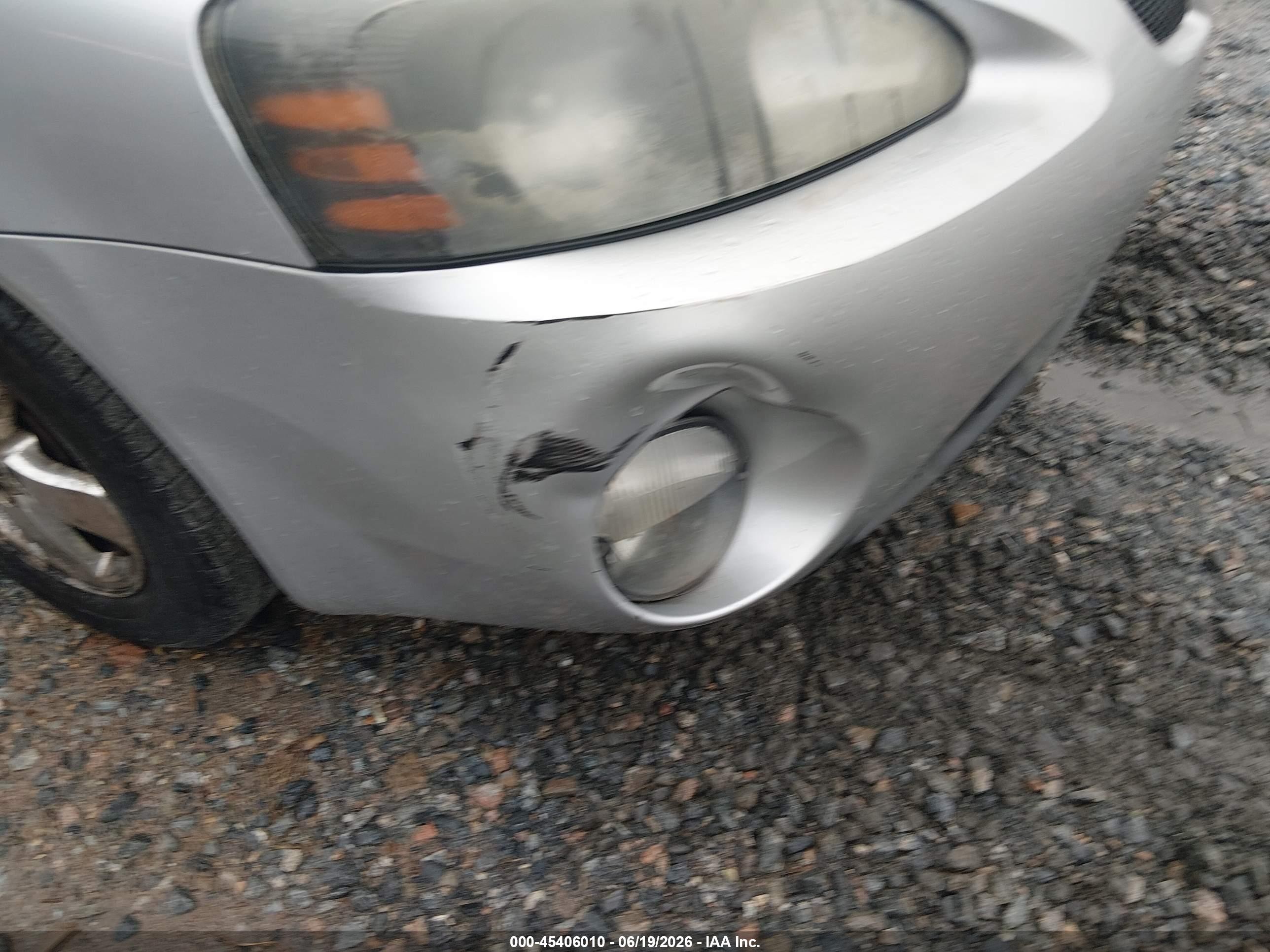 2005 Pontiac Grand Prix   Silver vin: 2G2WP522651251459