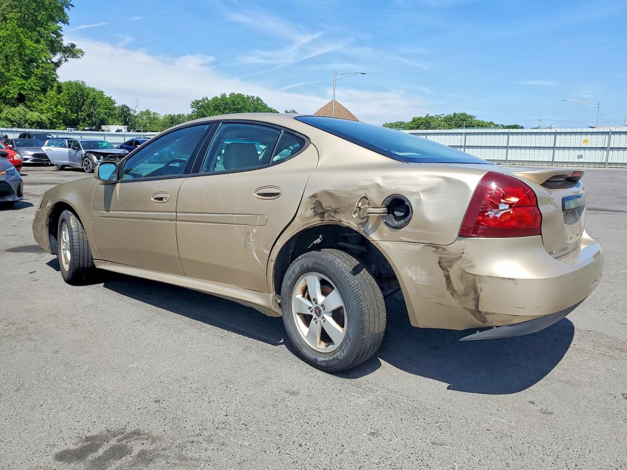 2005 Pontiac Grand Prix Gold vin: 2G2WP522851342605