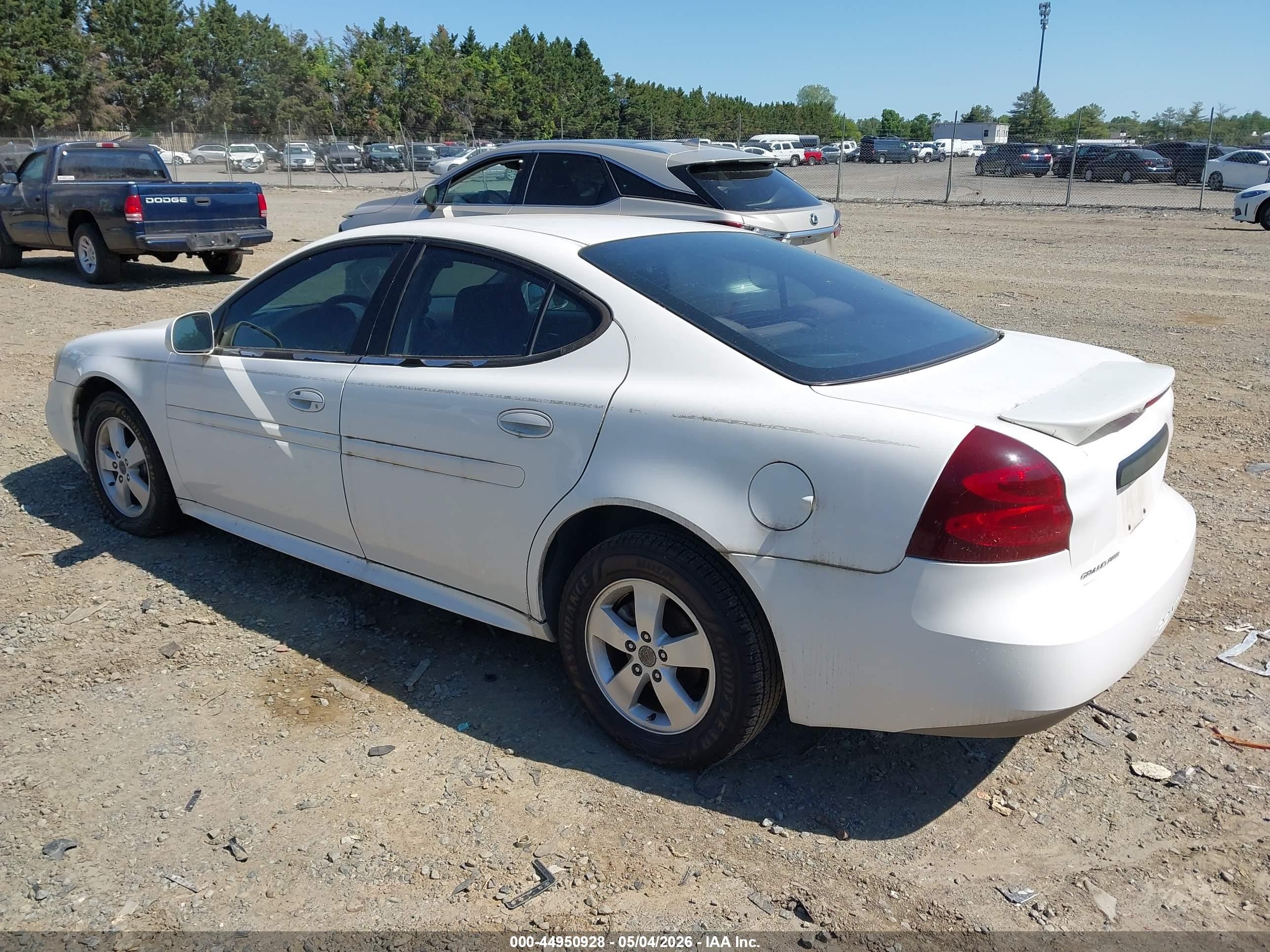 2005 Pontiac Grand Prix   White vin: 2G2WP522951195954