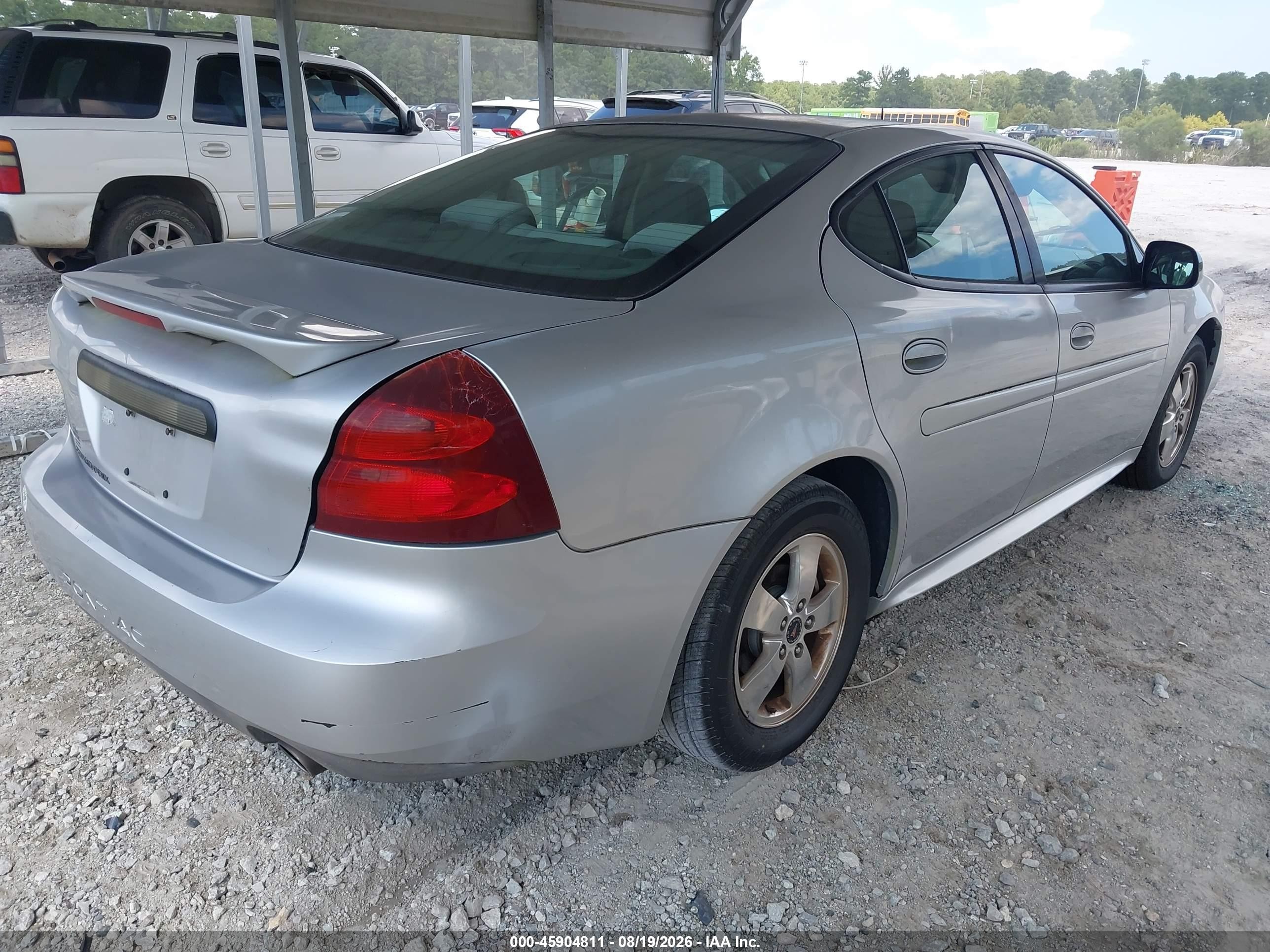 2005 Pontiac Grand Prix   Silver vin: 2G2WP522951200392