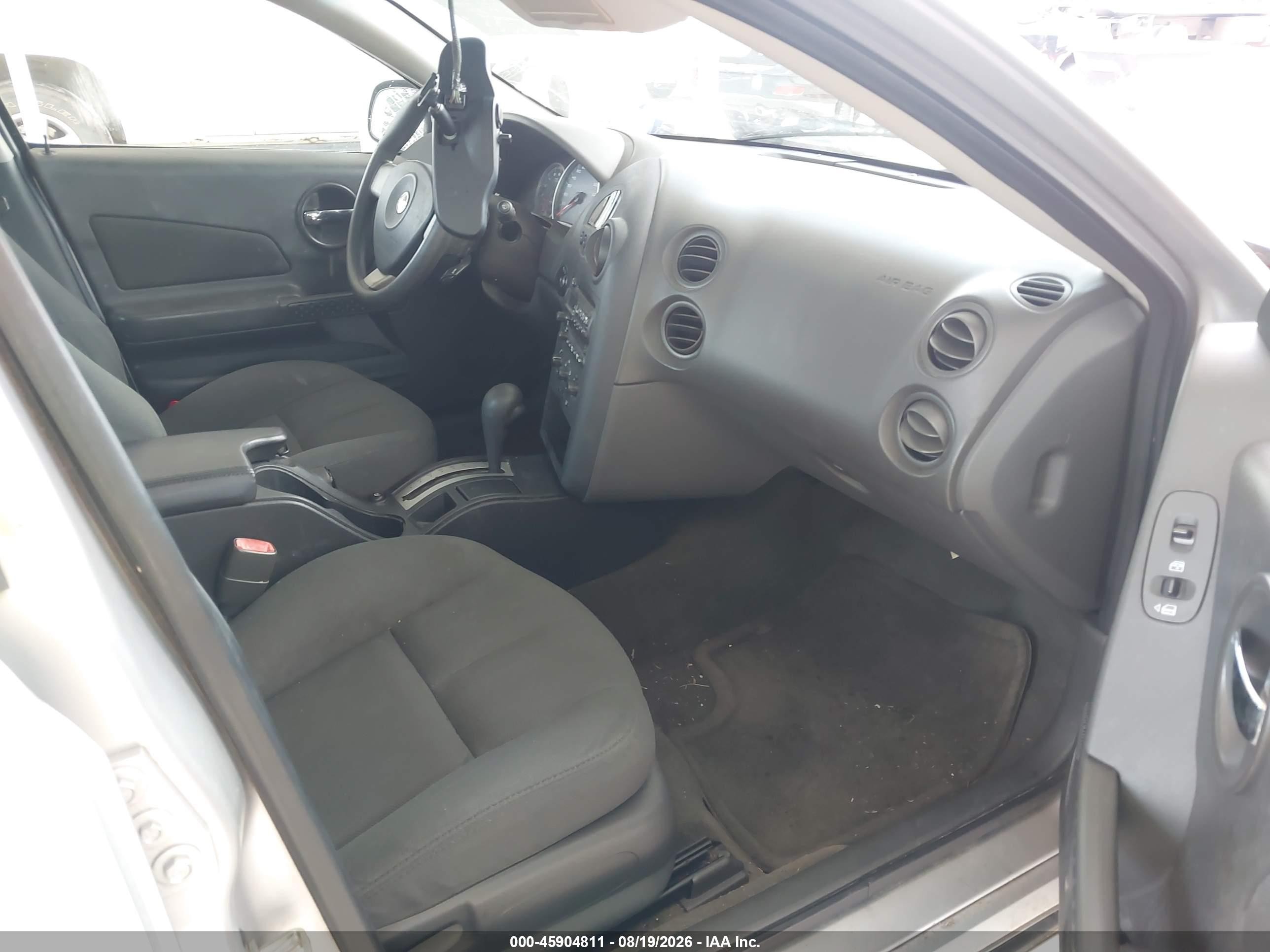 2005 Pontiac Grand Prix   Silver vin: 2G2WP522951200392