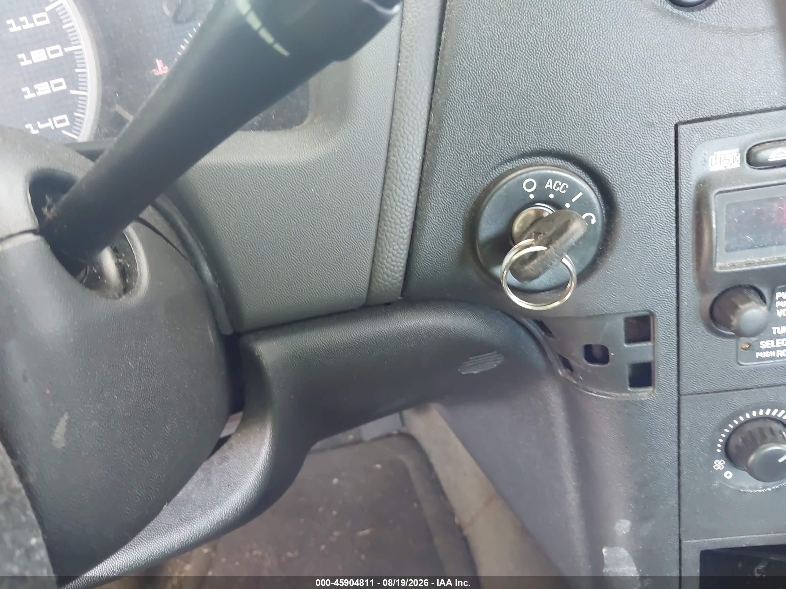 2005 Pontiac Grand Prix   Silver vin: 2G2WP522951200392