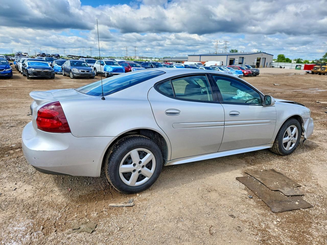 2005 Pontiac Grand Prix Silver vin: 2G2WP542851309181