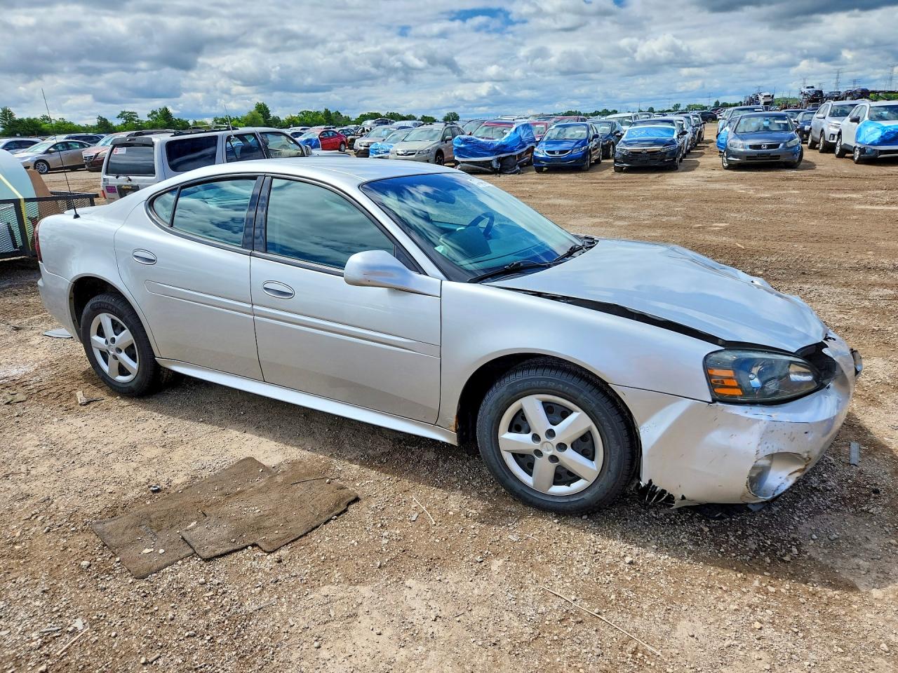 2005 Pontiac Grand Prix Silver vin: 2G2WP542851309181