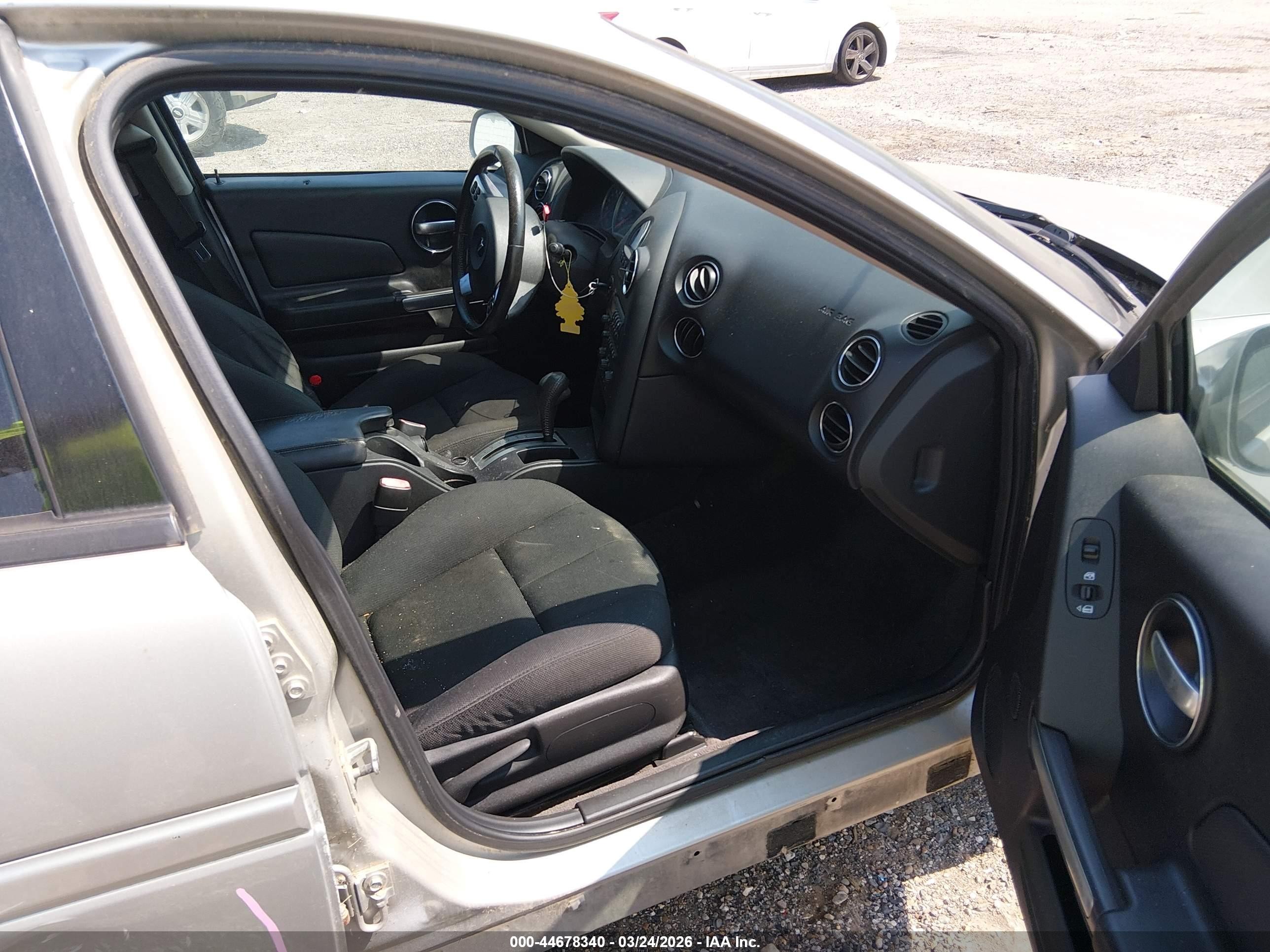 2007 Pontiac Grand Prix   Серебряный vin: 2G2WP552071106853