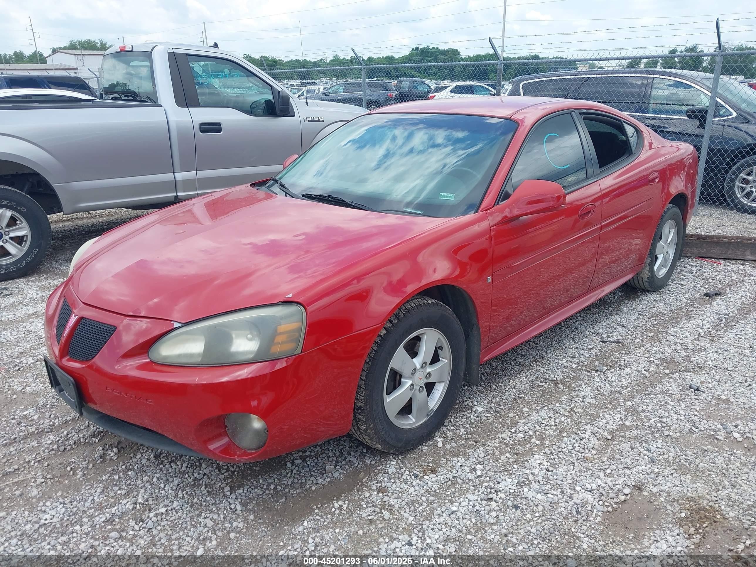 2008 Pontiac Grand Prix   Красный vin: 2G2WP552081111164