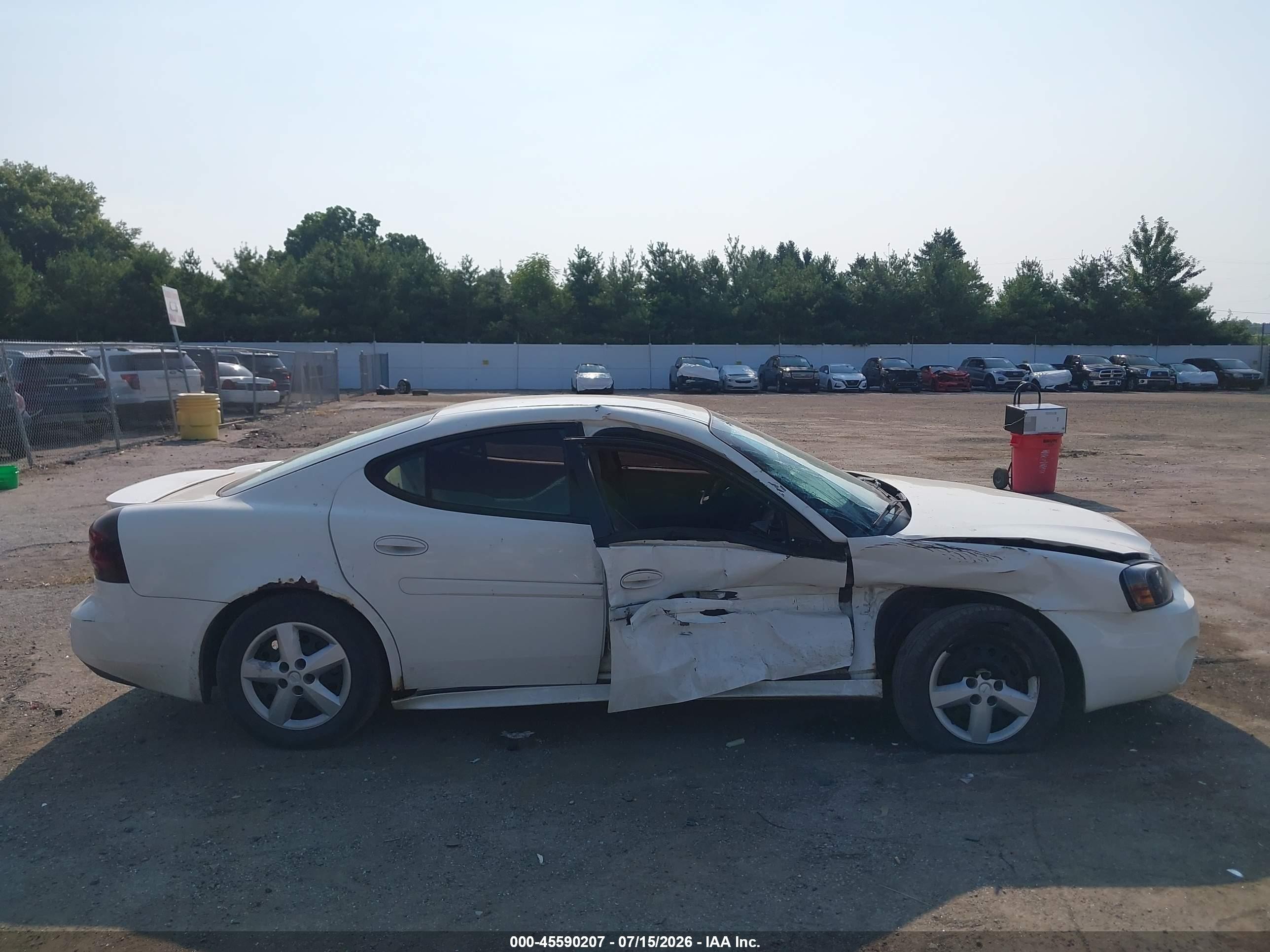 2006 Pontiac Grand Prix   White vin: 2G2WP552161266934