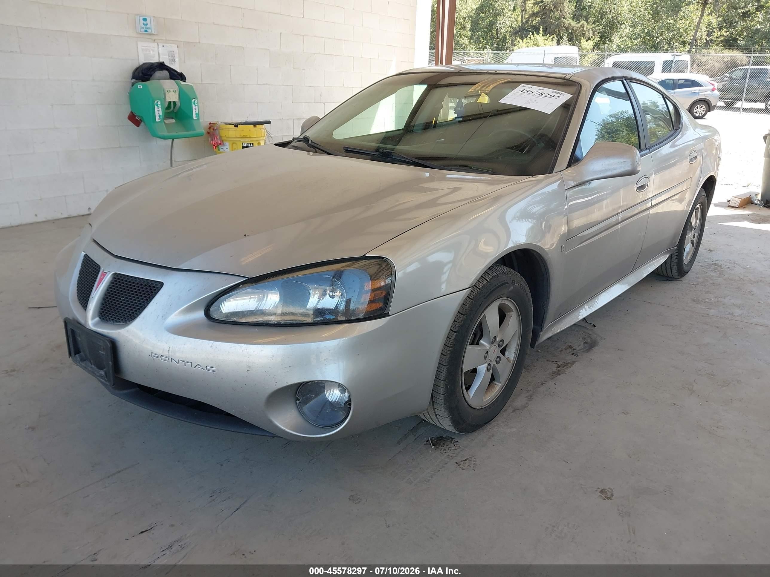 2007 Pontiac Grand Prix   Silver vin: 2G2WP552171119367